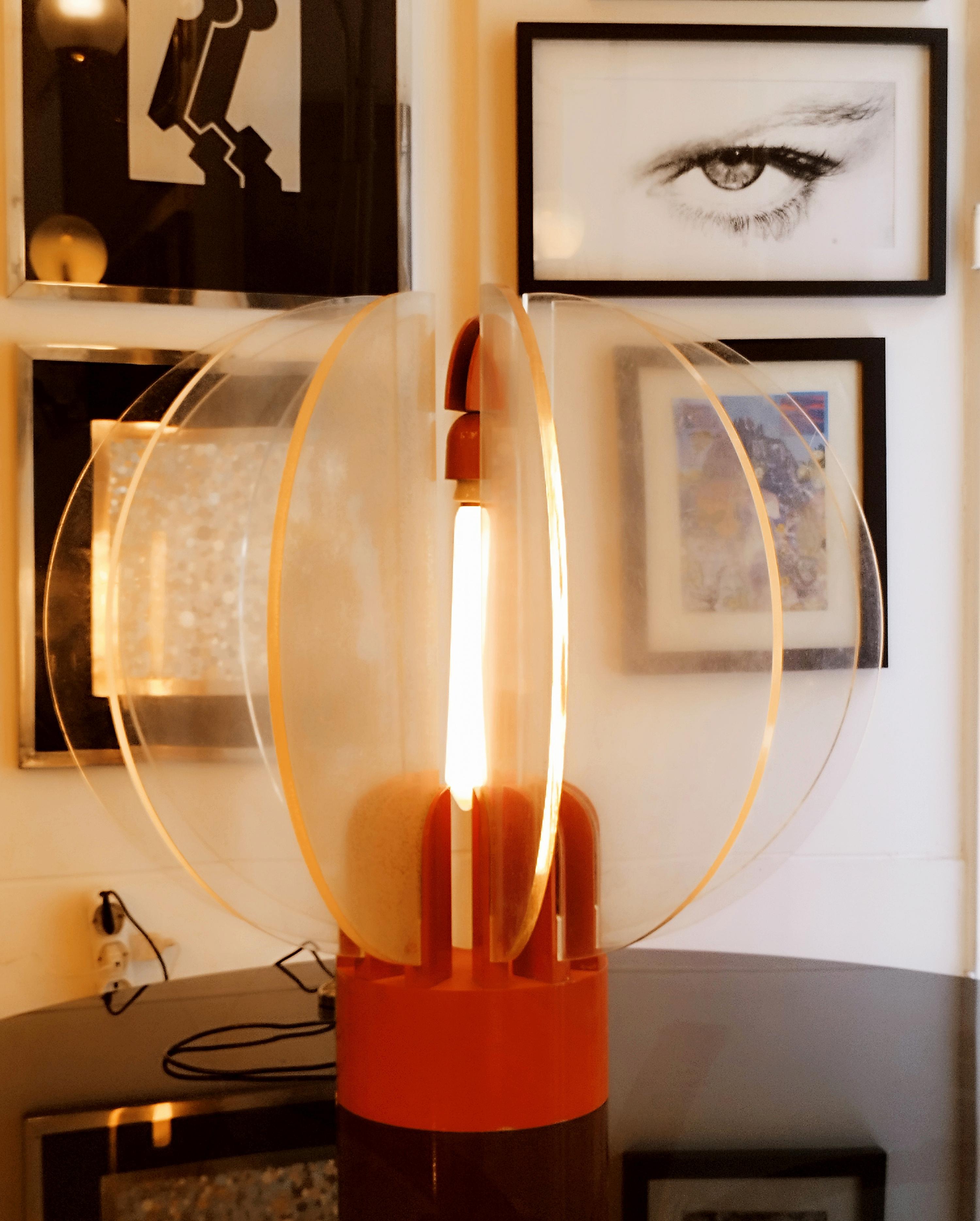 This 'King Sun' lighting object was created by Gae Aulenti for Kartell in 1967. The lamp was specially designed for the Olivetti showroom in Buenos Aires, Argentina. Aulenti herself designed the shop reminiscent of a 'piazza' dominated by curved