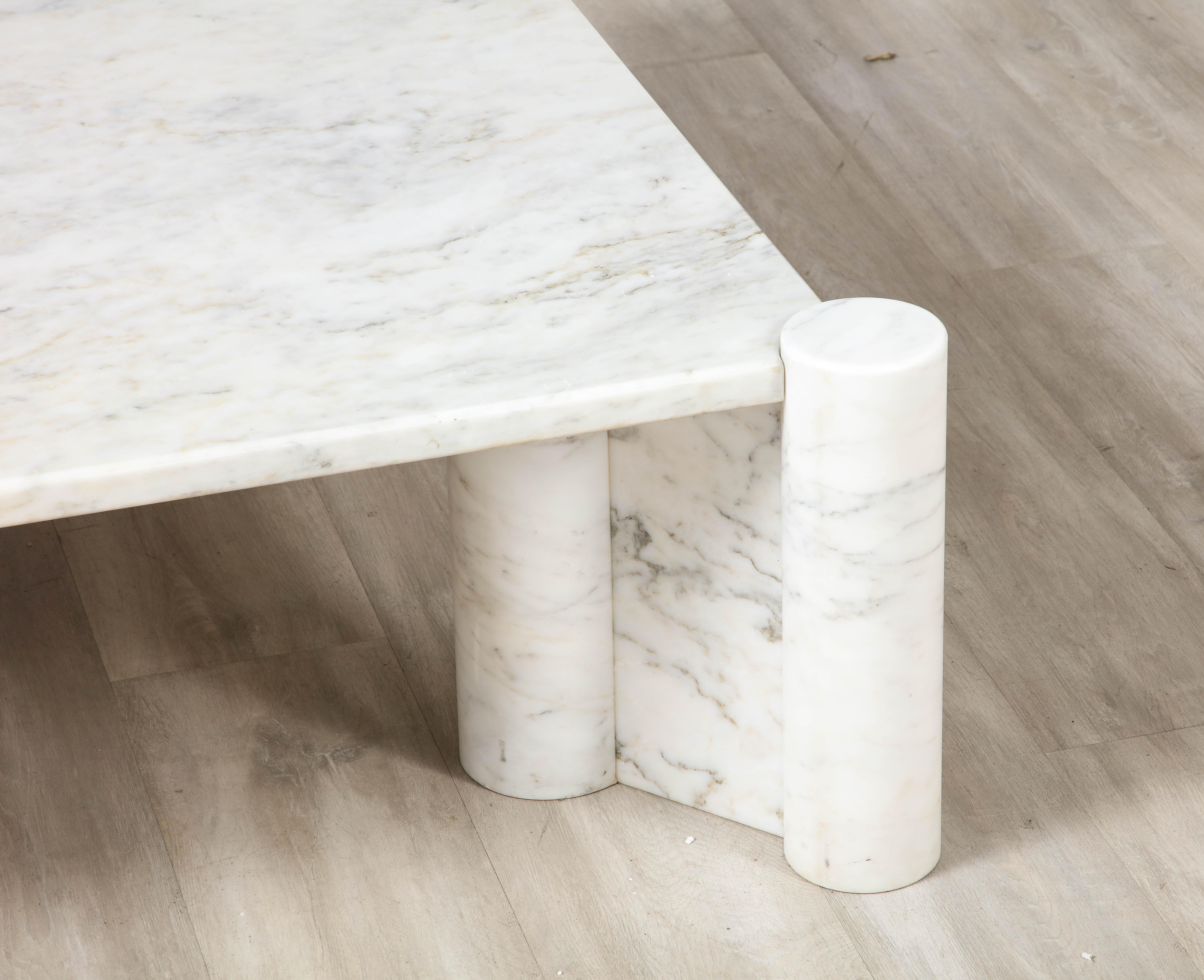 Gae Aulenti for Knoll 'Jumbo' Carrara Marble Coffee Table, Italy, circa 1964 In Good Condition For Sale In New York, NY