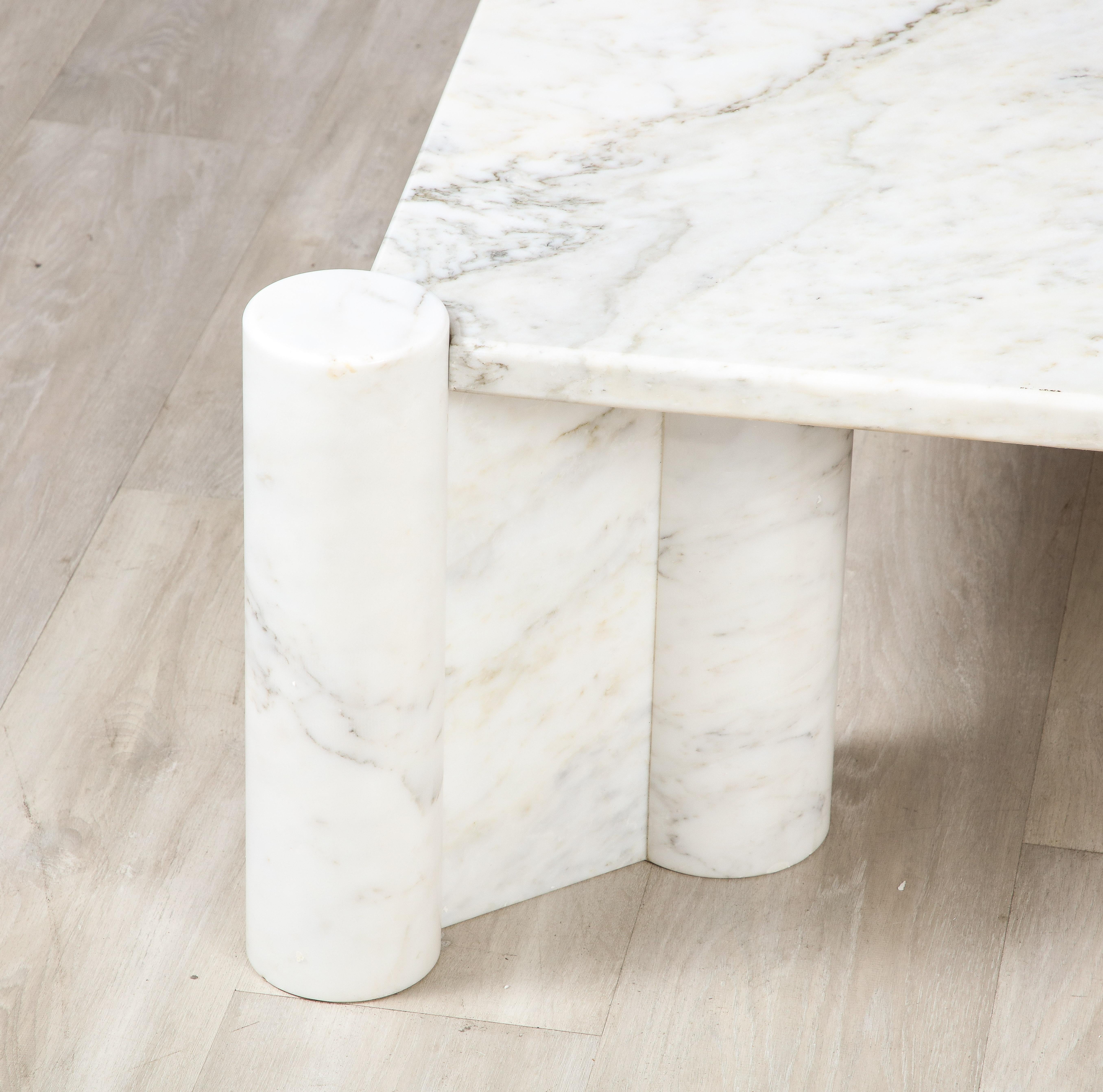 Milieu du XXe siècle Table basse en marbre de Carrare 