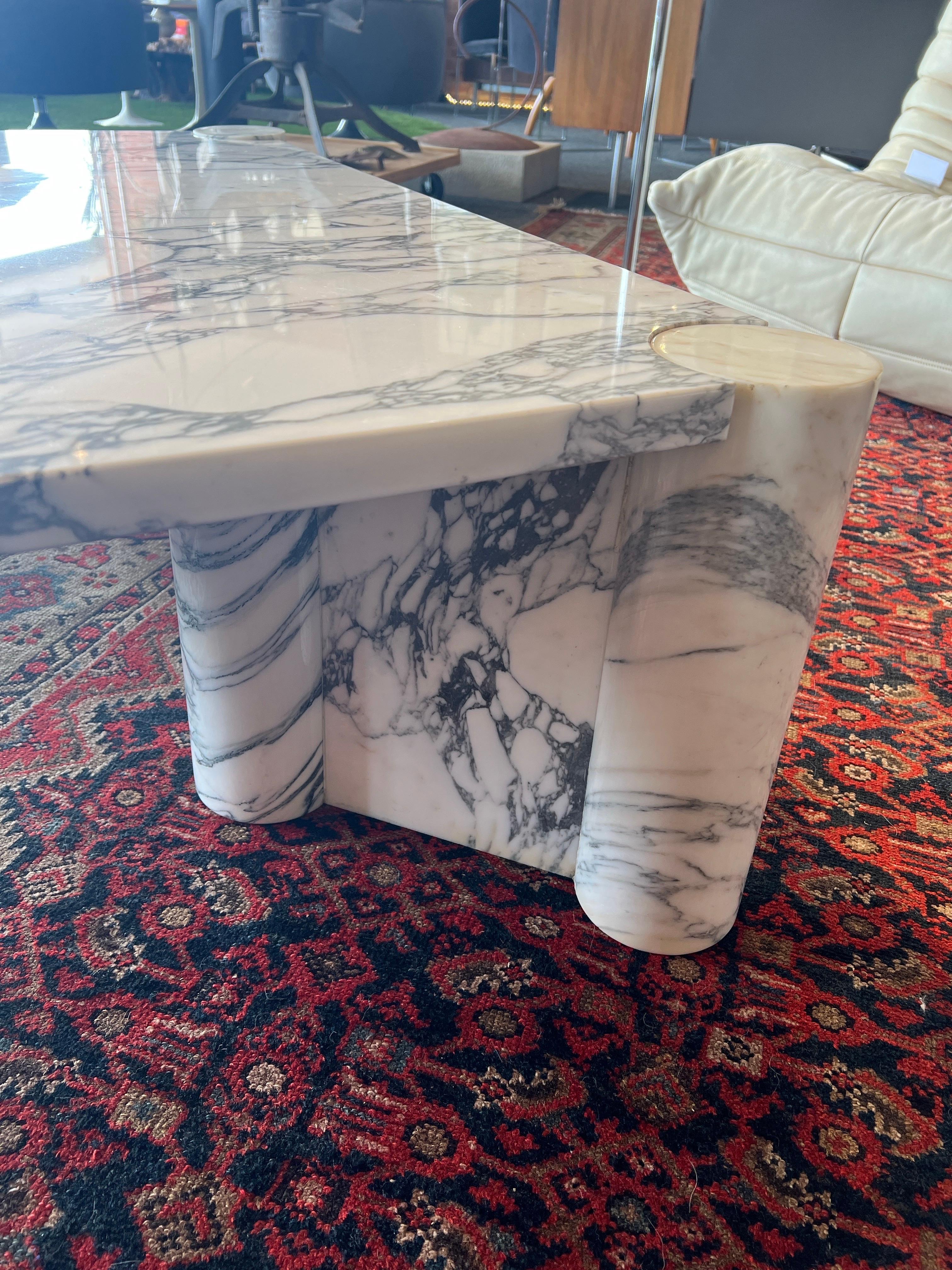 Gae Aulenti for Knoll, Rare ‘Jumbo’ Coffee Table in Arabescato Marble For Sale 4