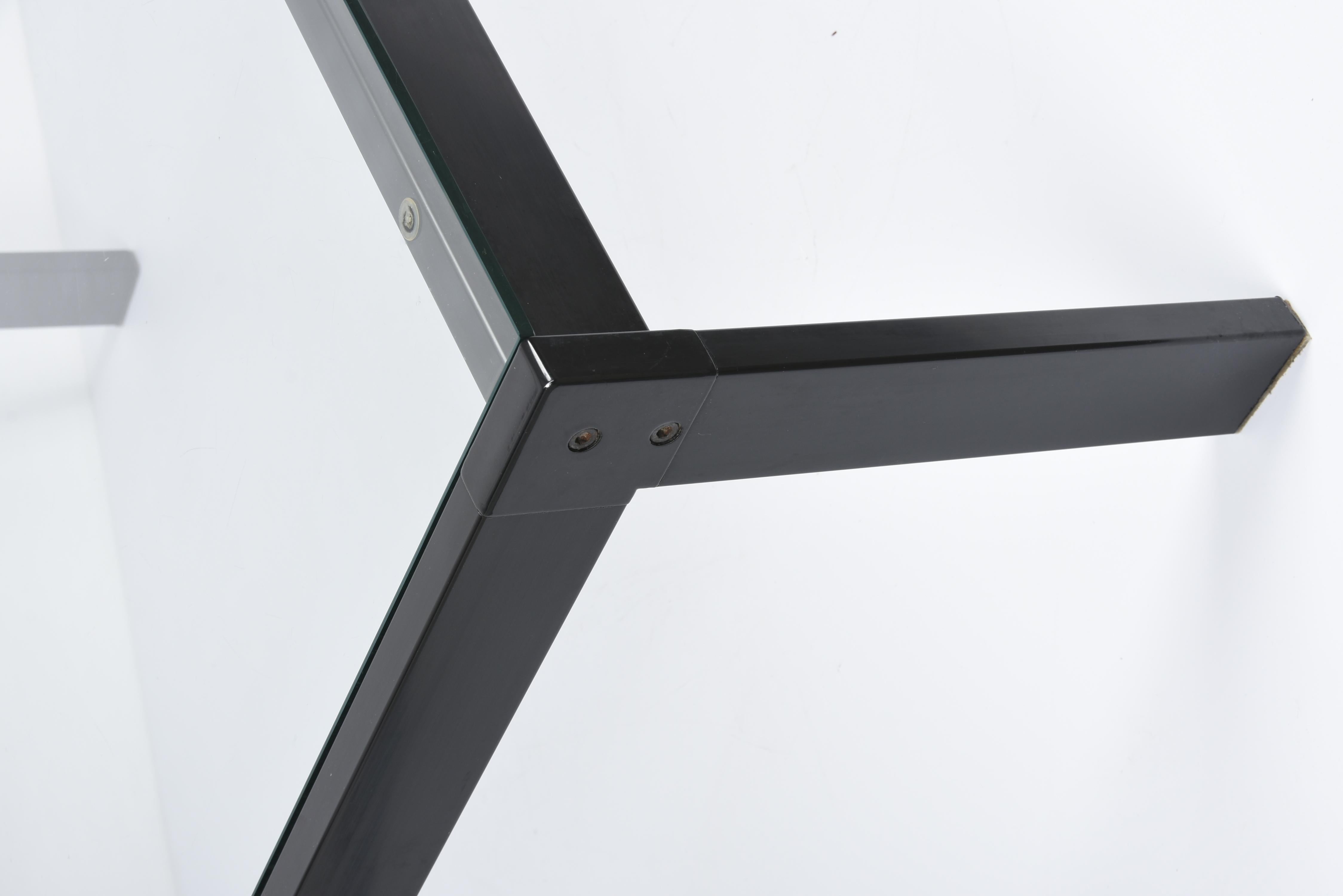 Mesa de centro italiana de cristal y metal negro esmaltado Gae Aulenti, Zanotta, años 70 en venta 3