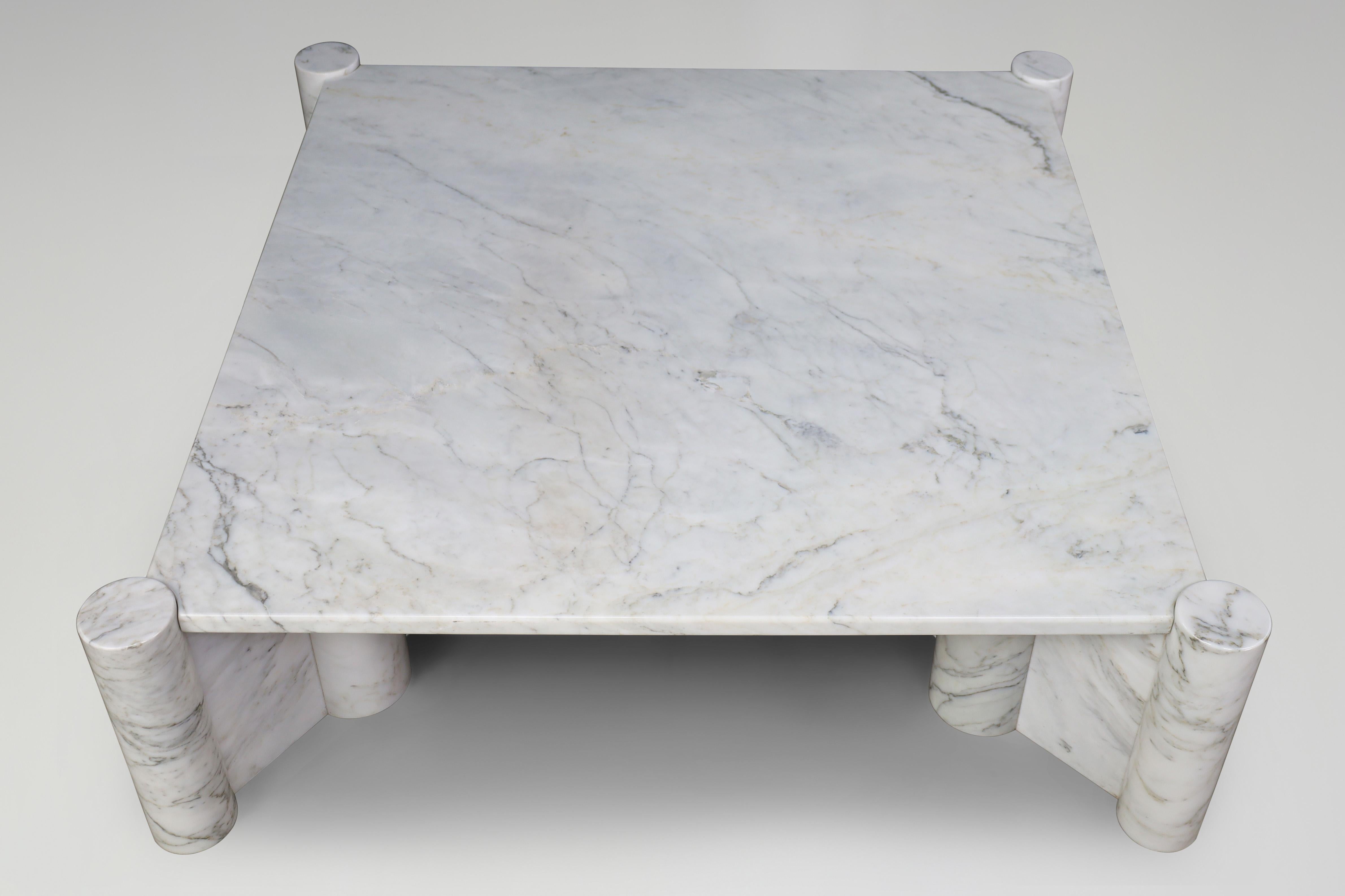 Mesa de centro Jumbo Gae Aulenti para Knoll International en mármol blanco de Carrara. finales del siglo XX en venta