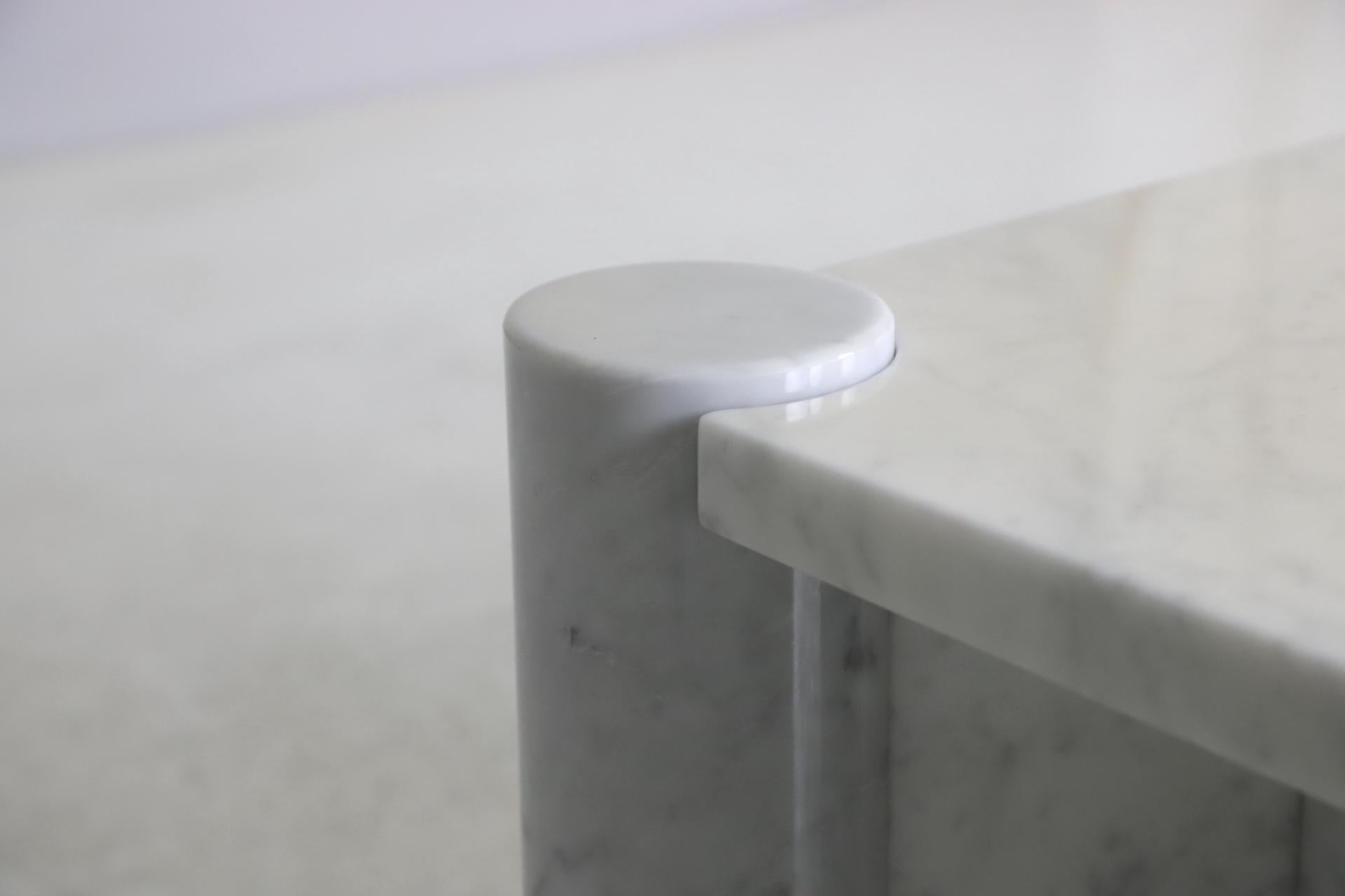 Gae Aulenti: Couchtisch „Jumbo“ aus Carrara-Marmor von Knoll (labeliert), 1965 (Moderne der Mitte des Jahrhunderts) im Angebot