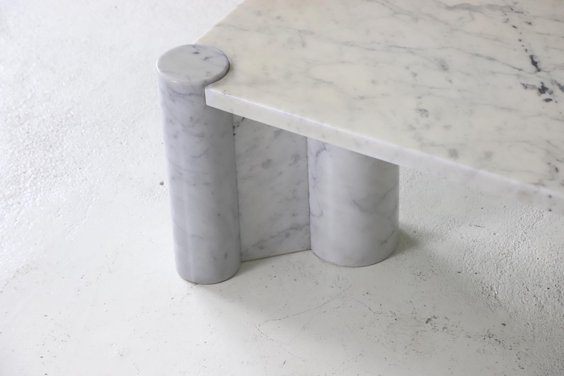 Gae Aulenti: Couchtisch „Jumbo“ aus Carrara-Marmor von Knoll (labeliert), 1965 (Mitte des 20. Jahrhunderts) im Angebot
