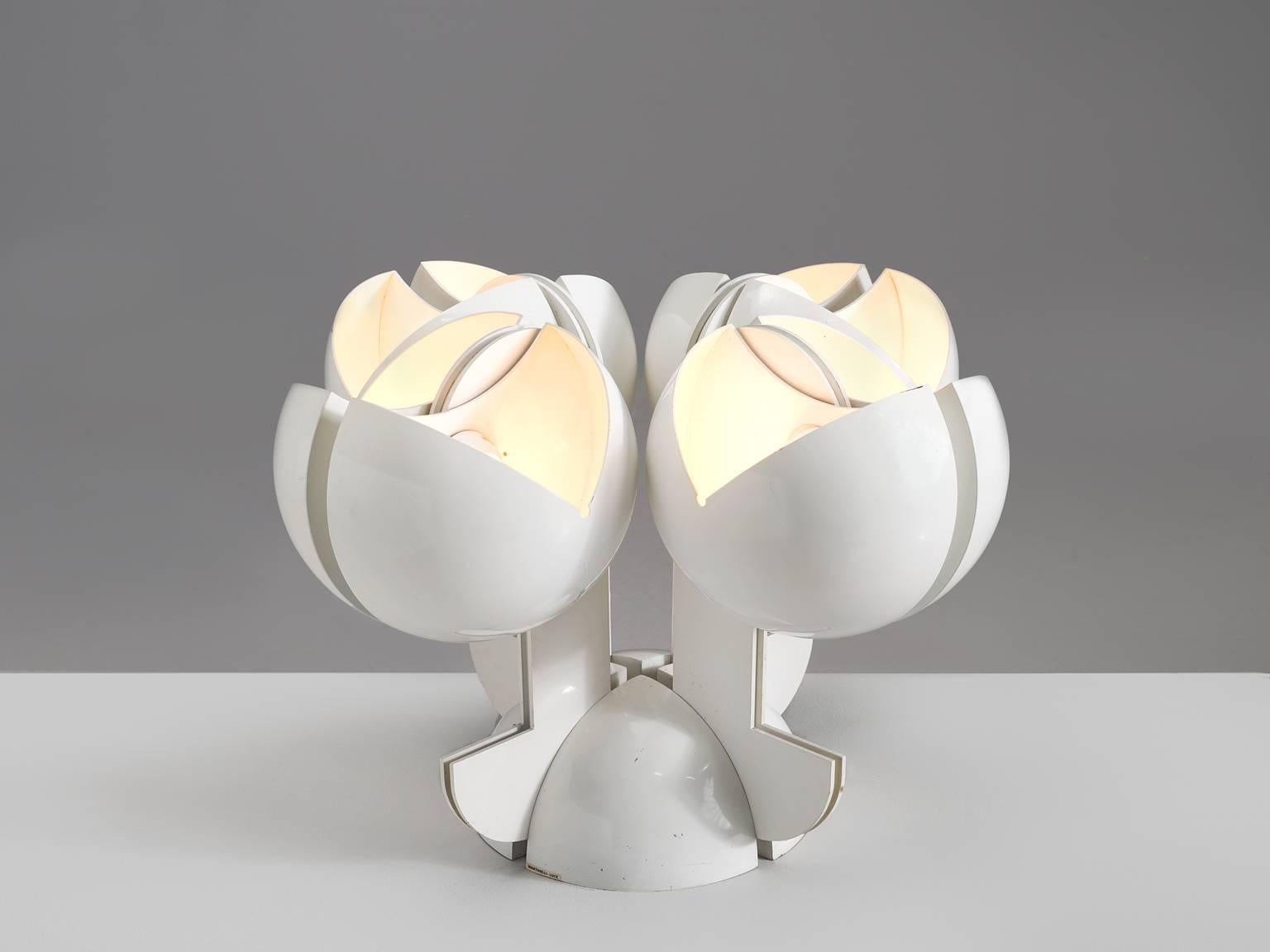 Gae Aulenti for Martinelli Luce, La Ruspa table lamp in metal by Italy, 1968.

Futuristic floor lamp in white coated metal by Italian designer Gae Aulenti. Extremely rare model with four lights. The 'La Ruspa' series of lights by Aulenti is