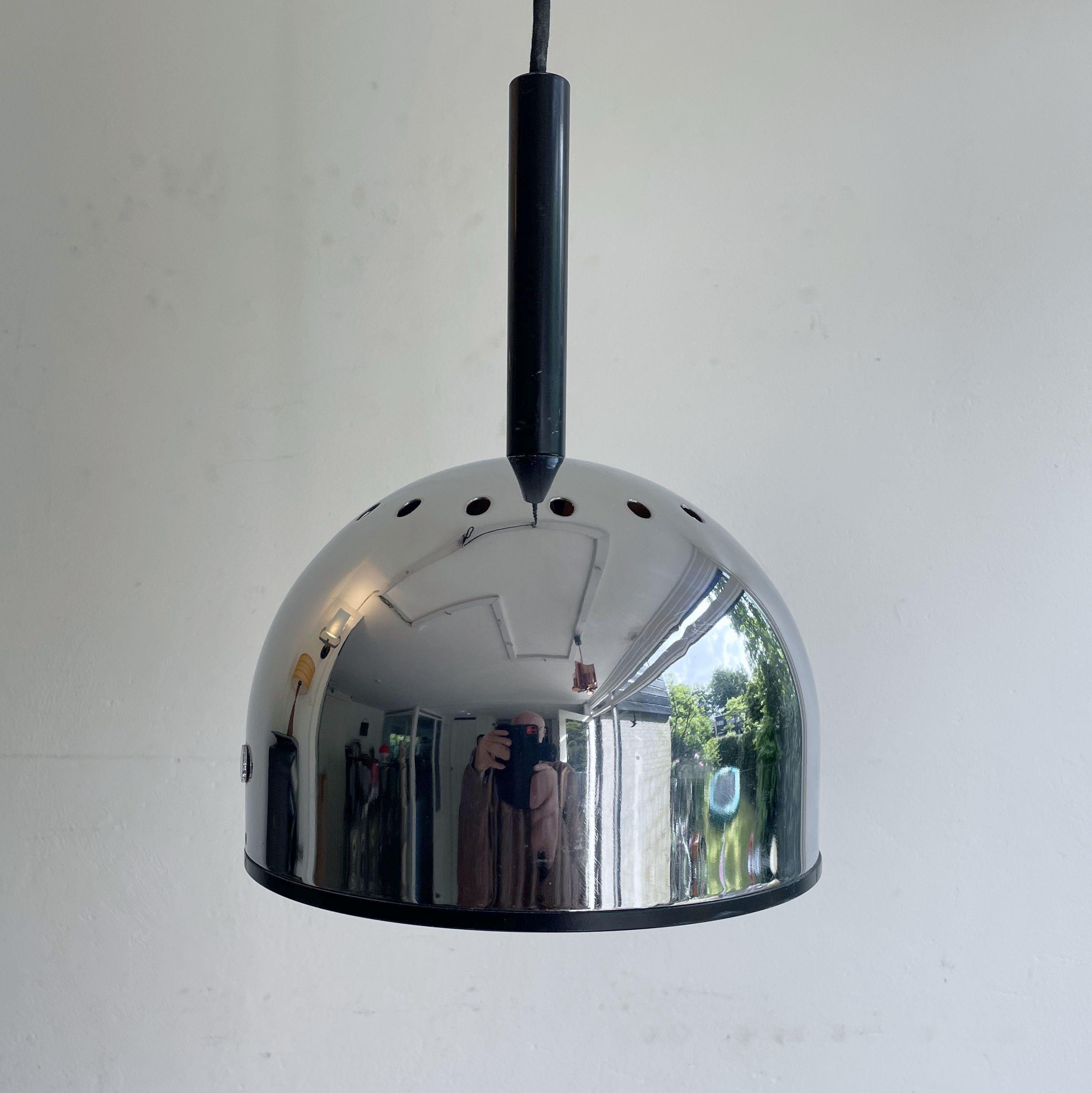 Rare Sistema Trepiu pendant lamp designed by Gae Aulenti & Livio Castiglioni, 1970s. This uniquely designed and elegant shade was used for various types of lamps.

Very good vintage condition. 