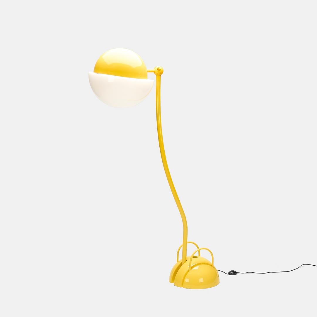 Mid-Century Modern Gae Aulenti Locus Solus Lampadaire jaune pour Poltronova Italie 1964 en vente