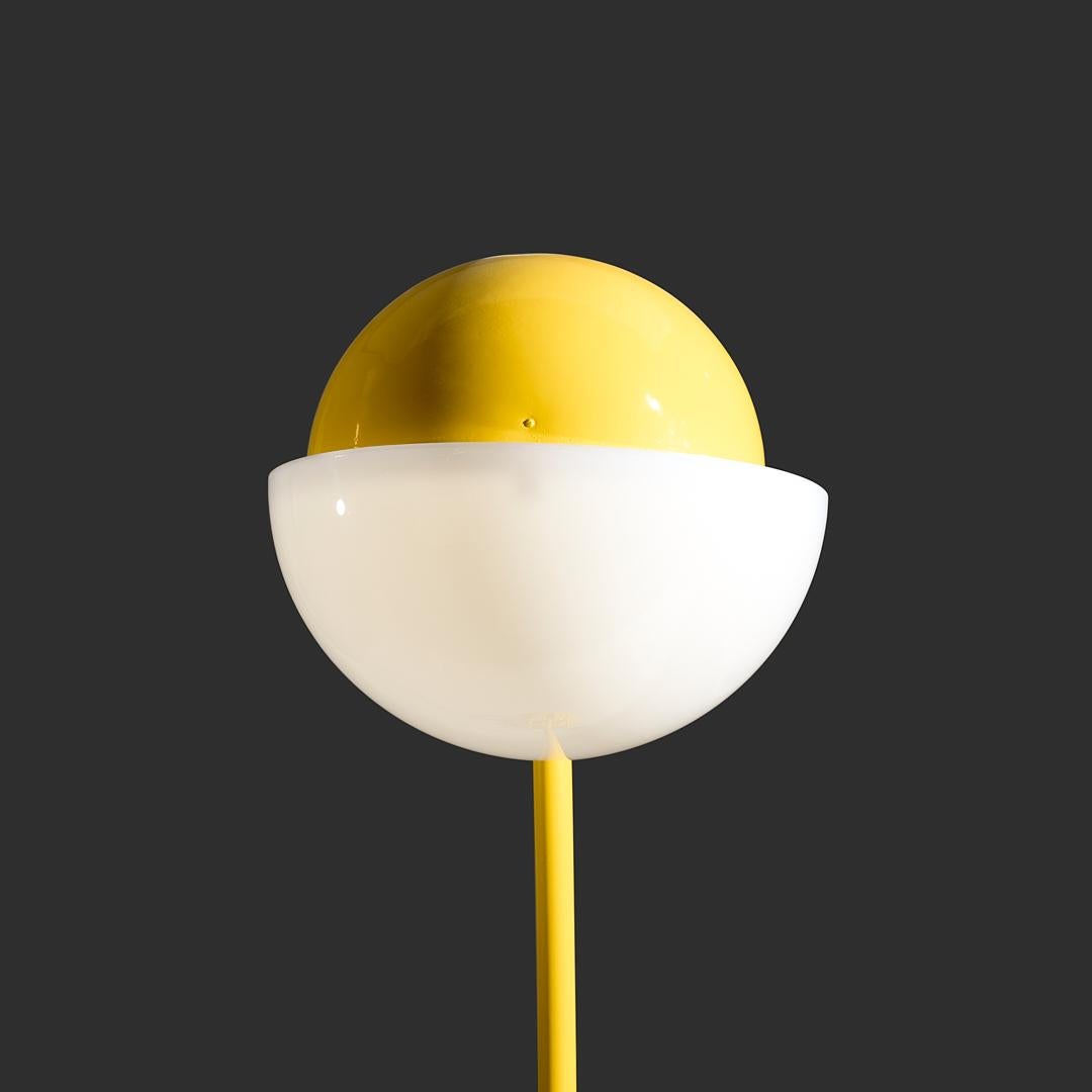 Gae Aulenti Locus Solus Lampadaire jaune pour Poltronova Italie 1964 Bon état - En vente à Skokie, IL