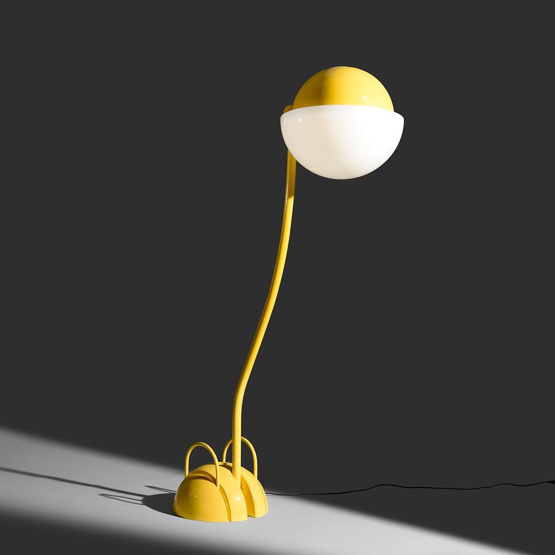 20ième siècle Gae Aulenti Locus Solus Lampadaire jaune pour Poltronova Italie 1964 en vente