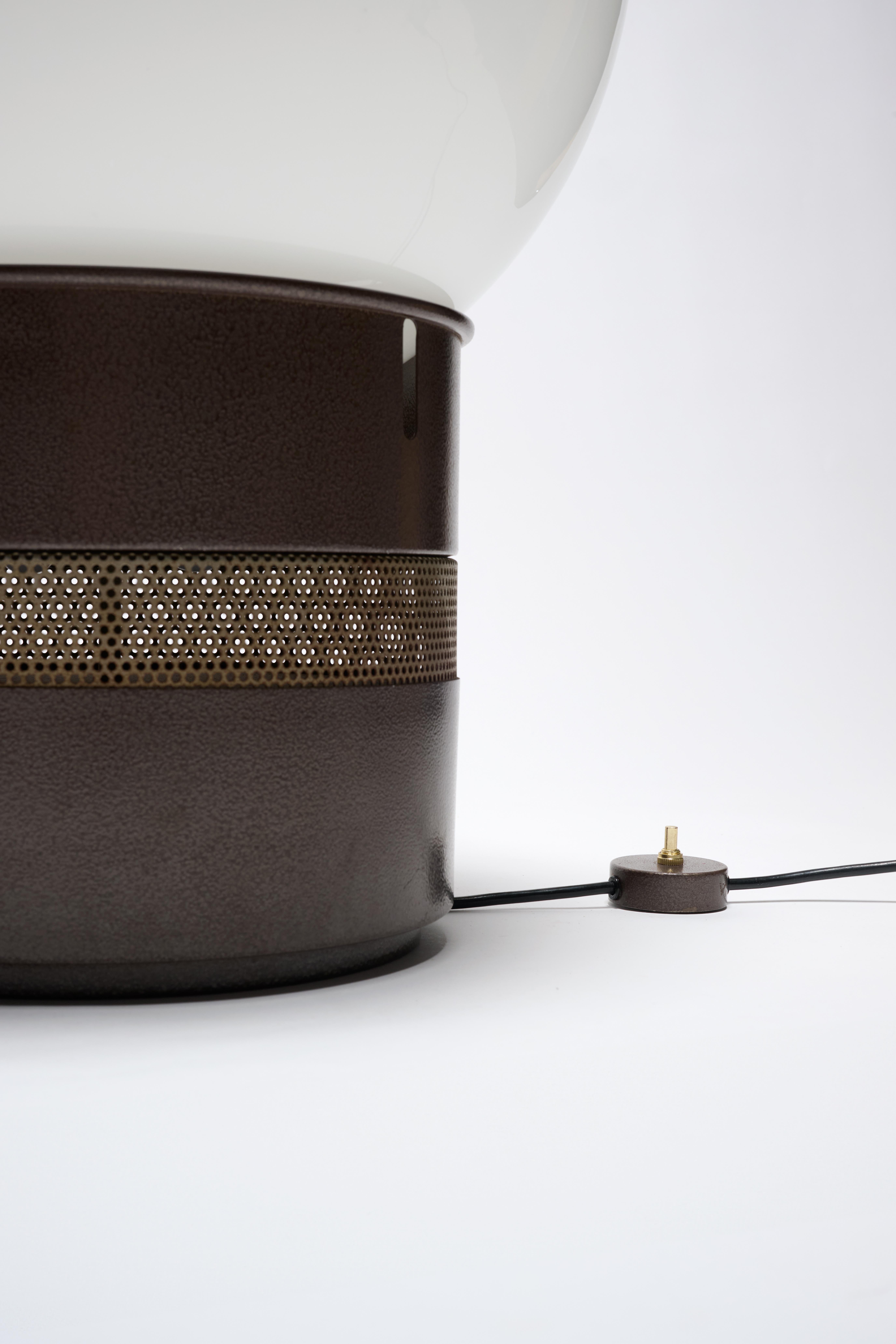 Italian Gae Aulenti, ‘Mezzoracolo’ Table Lamp, Artemide, Italy, 1968 For Sale