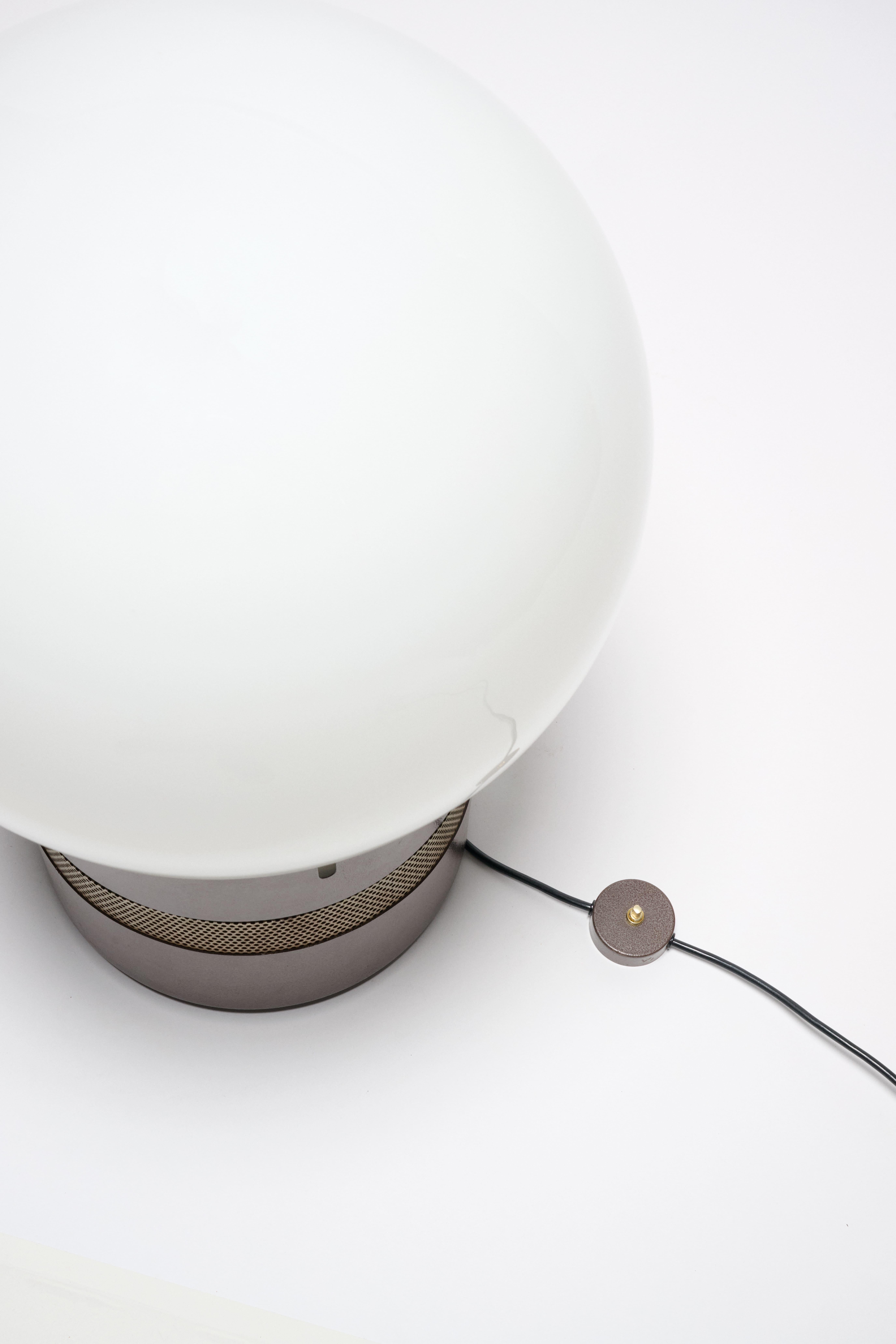 Gae Aulenti, ‘Mezzoracolo’ Table Lamp, Artemide, Italy, 1968 In Good Condition For Sale In New York, NY