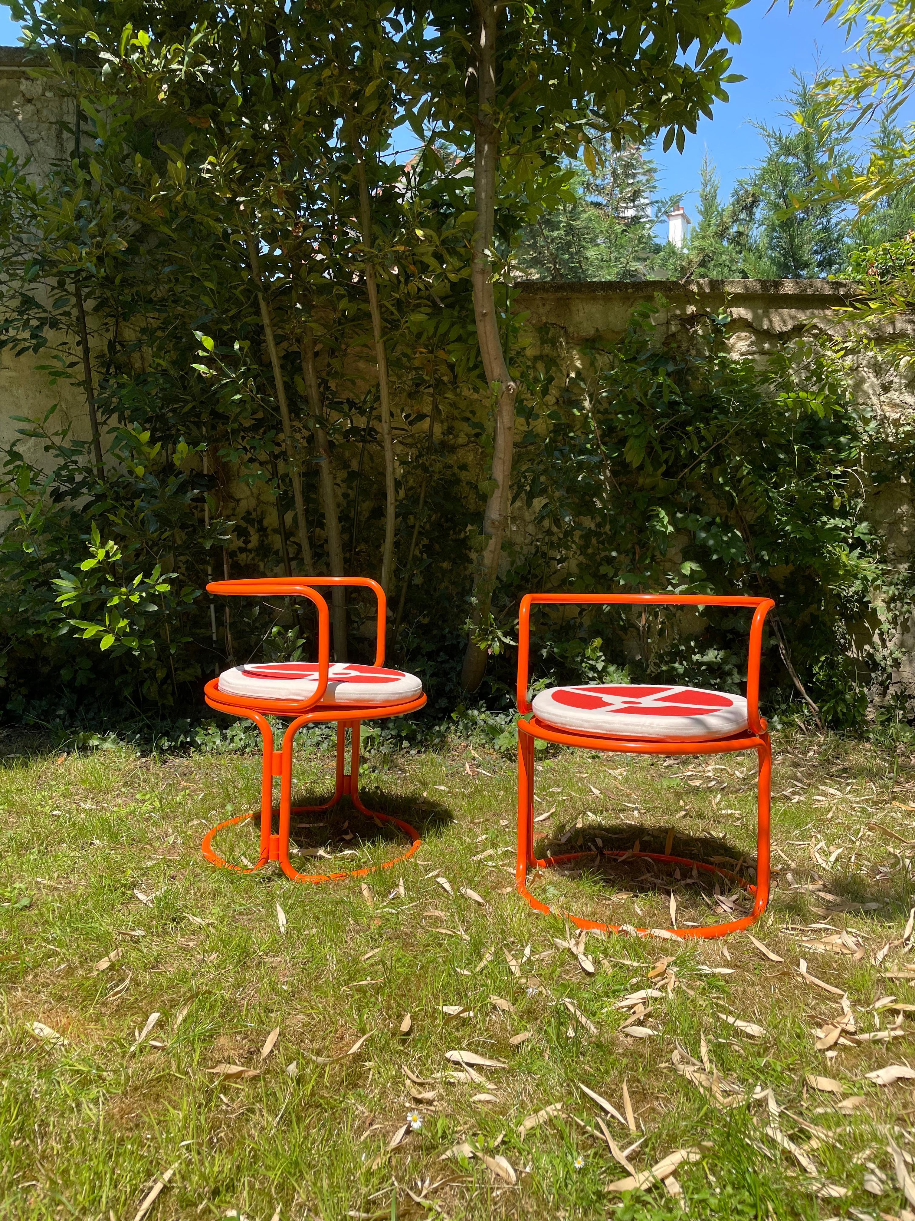 Gae Aulenti, orange lacquered steel armchairs (one pair available)
Dimensions: length 53 cm (20,9 inches) x width 56 cm (22 inches) x height 68 cm (27,8 inches)
material : steel painted in epoxy (treated for outdoor use)
Very good condition

This