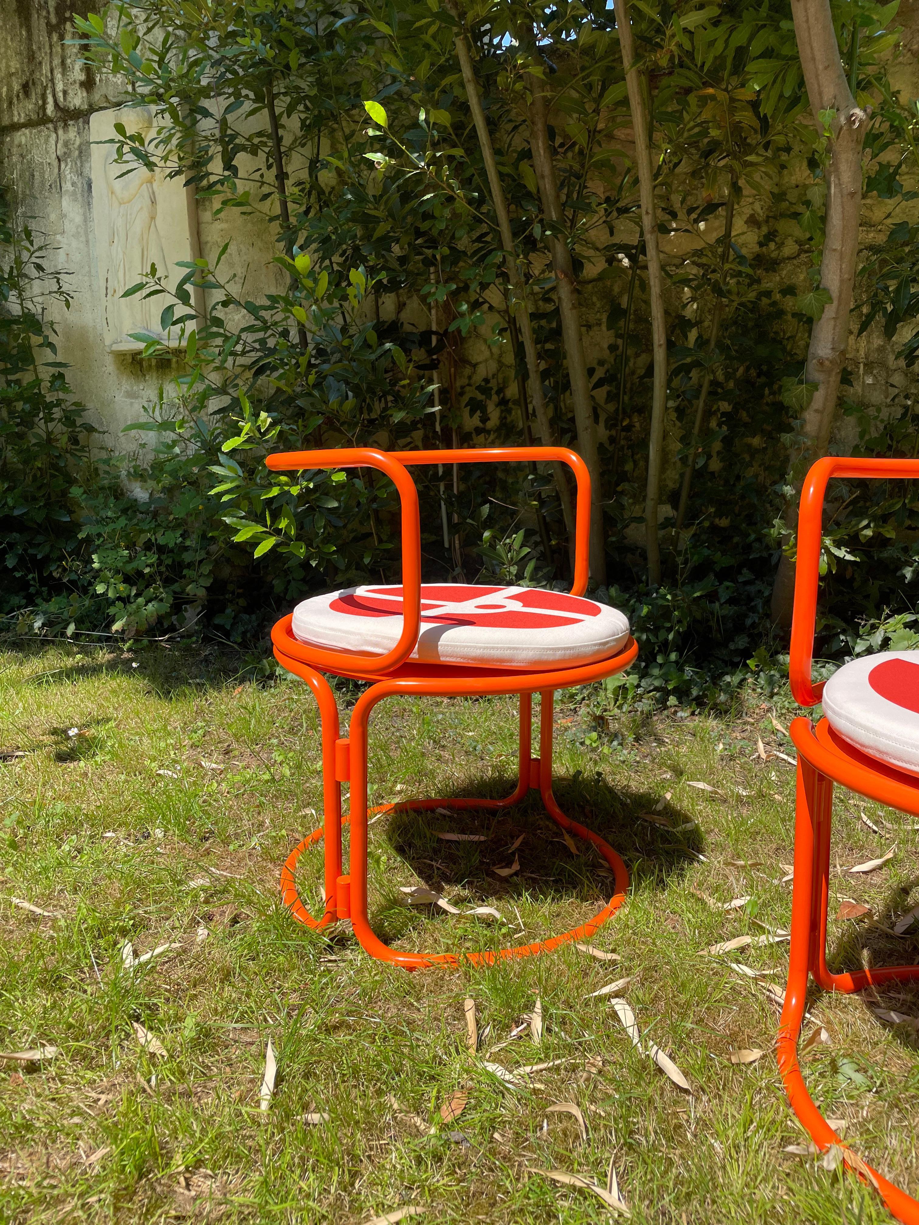 Gae Aulenti, orange lacquered steel armchairs In Excellent Condition For Sale In Saint ouen, FR
