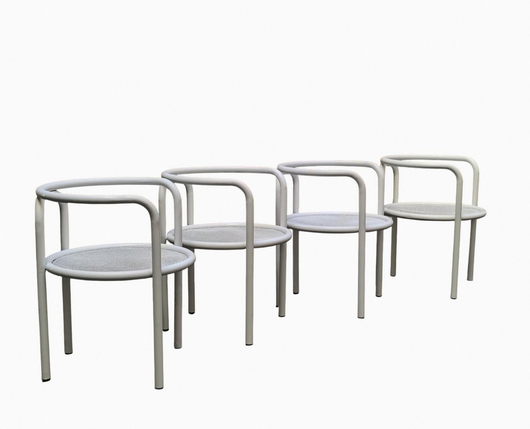 Locus Solus ist eine Serie von Möbeln für den Außenbereich, die 1967 von dem Architekten Gae Aulenti entworfen, von Poltronova und Zanotta hergestellt und später von Exteta übernommen wurde. Die Elemente der Serie sind:  vier Stühlen/Sesseln, einem