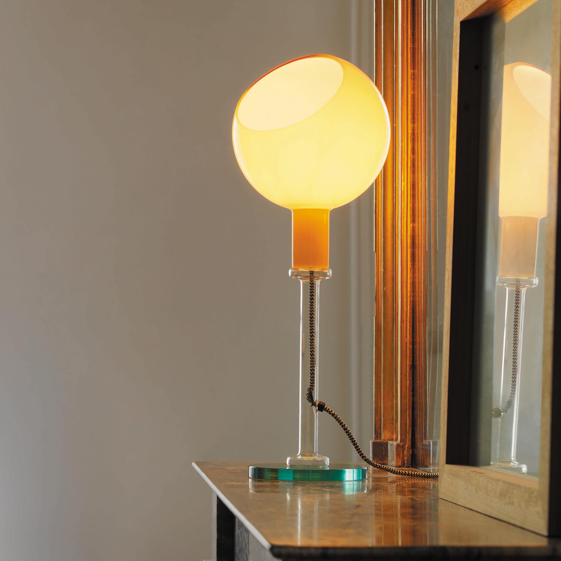 Gae Aulenti & Piero Castiglioni Lámpara de sobremesa 'Parola' en ámbar para Fontana Arte.

Diseñada por primera vez en 1980, la 