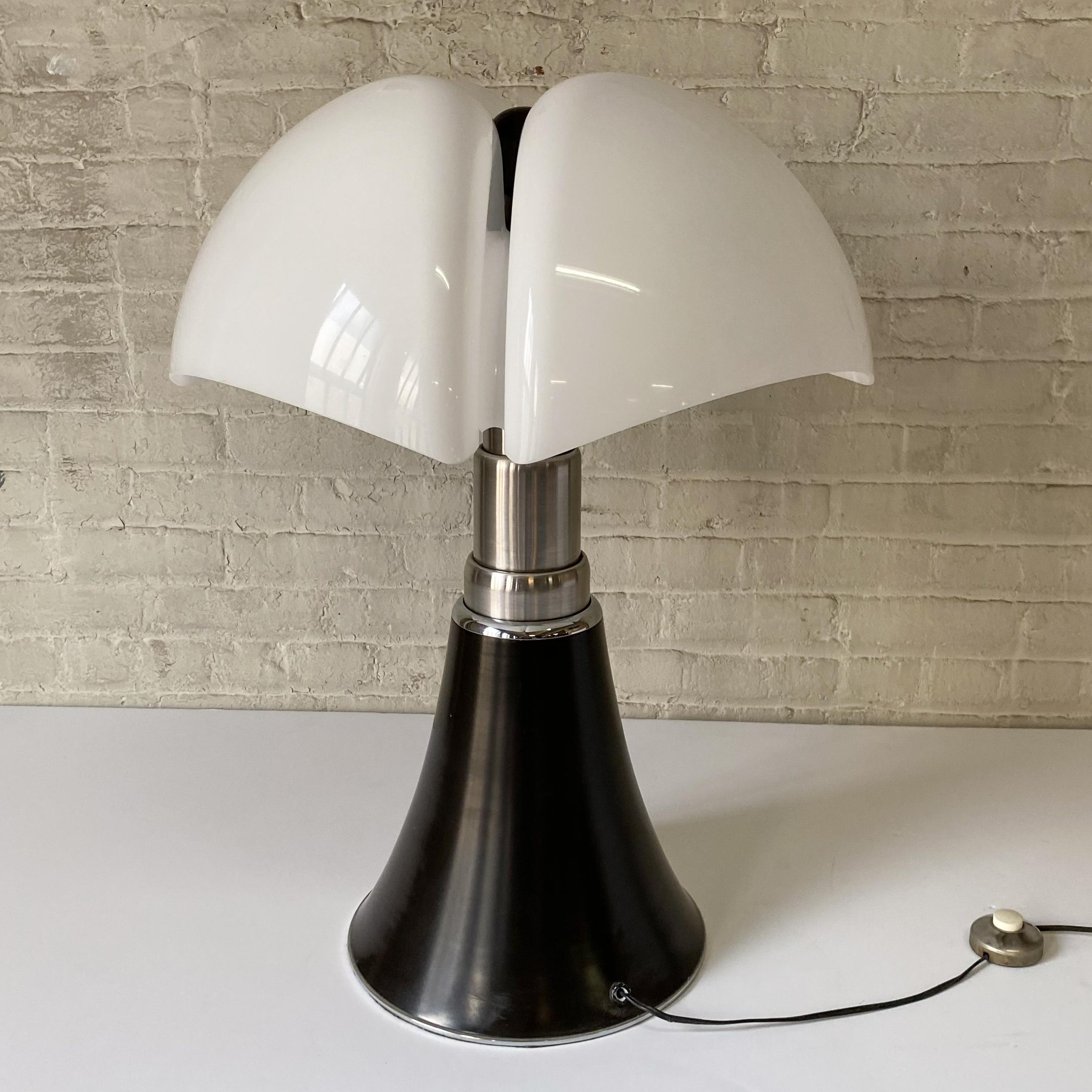 Gae Aulenti Pipistrello Lamp for Martinelli Luce In Good Condition In New York, NY