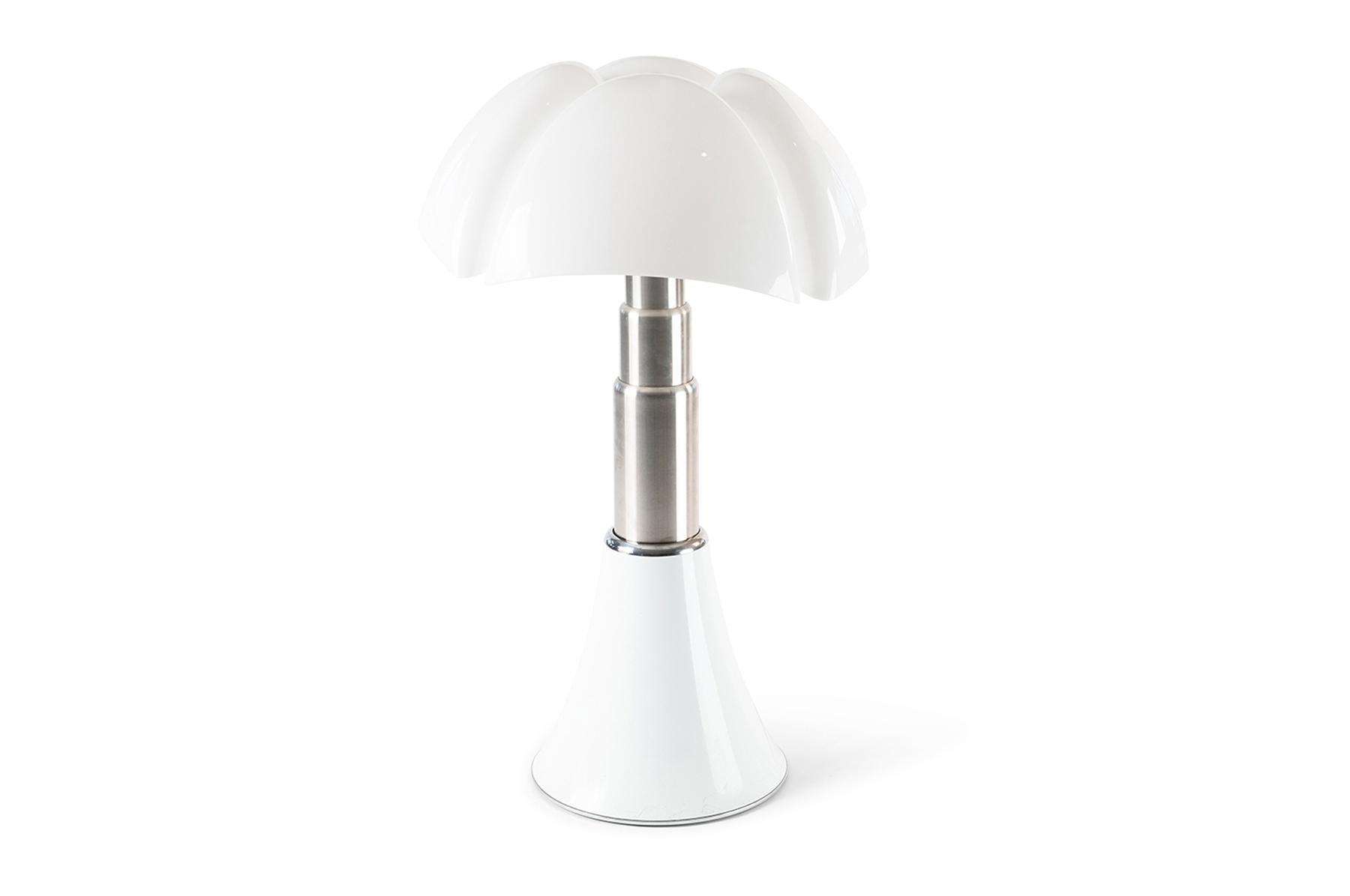 Large Pipistrello table lamp in white by Gae Aulenti for Martinelli Luce. The glazed stainless steel telescope style conic base allows this lamp to have an adjustable height. The height adjusts from 28