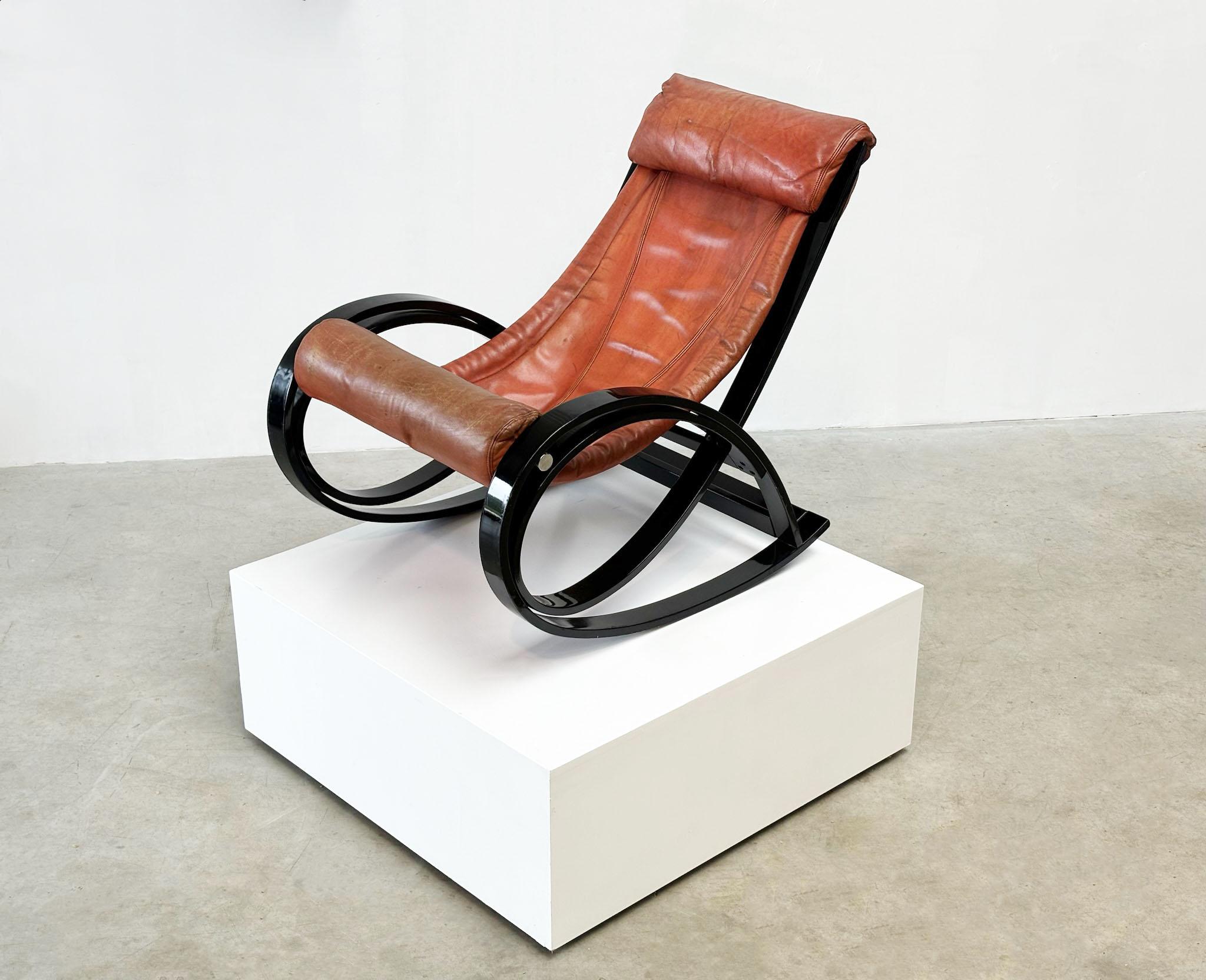 Gae Aulenti Sgarsul für Poltronova: Schaukelstuhl im Angebot 1