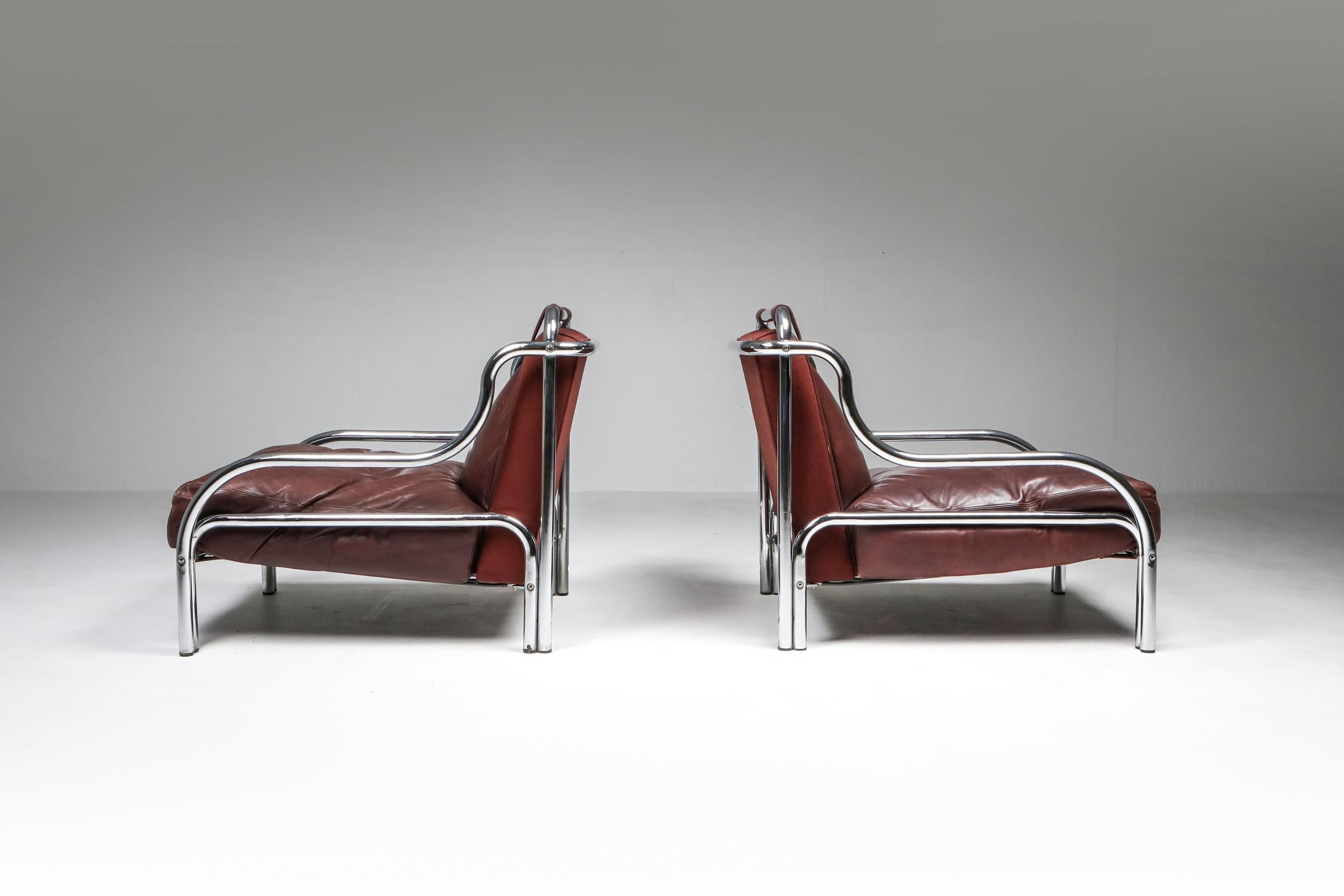 Gae Aulenti for Poltranova, easy chairs 'Stringa', chromed metal, burgundy leather, Italy, 1962

'Stringa' chairs designed by Gae Aulenti for Poltranova in 1962. A tubular chrome frame holds leather seats on top of felt upholstered cushions. The