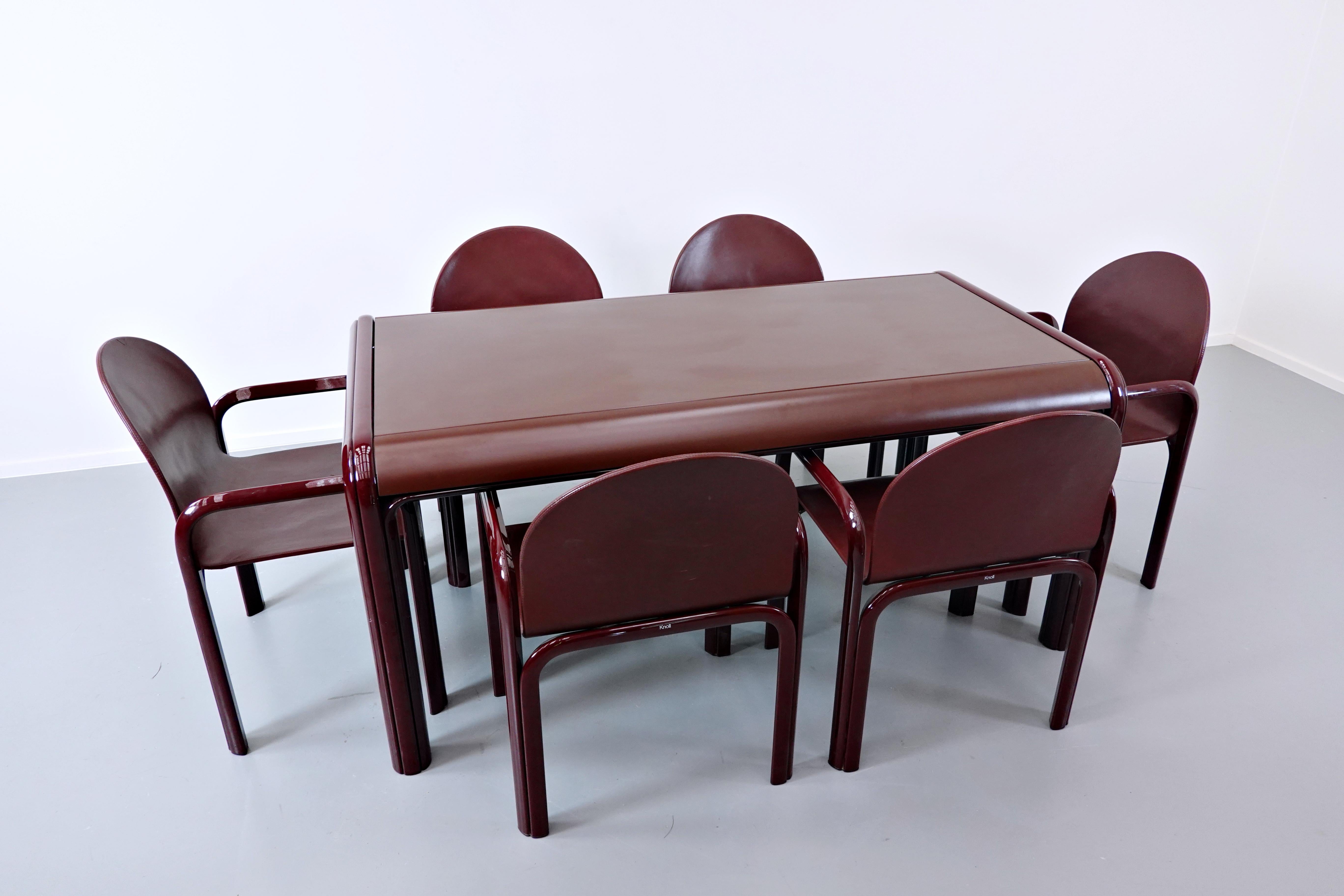 Gae Aulenti, roter Mid-Century Modern-Tisch für Knoll International (Moderne der Mitte des Jahrhunderts) im Angebot