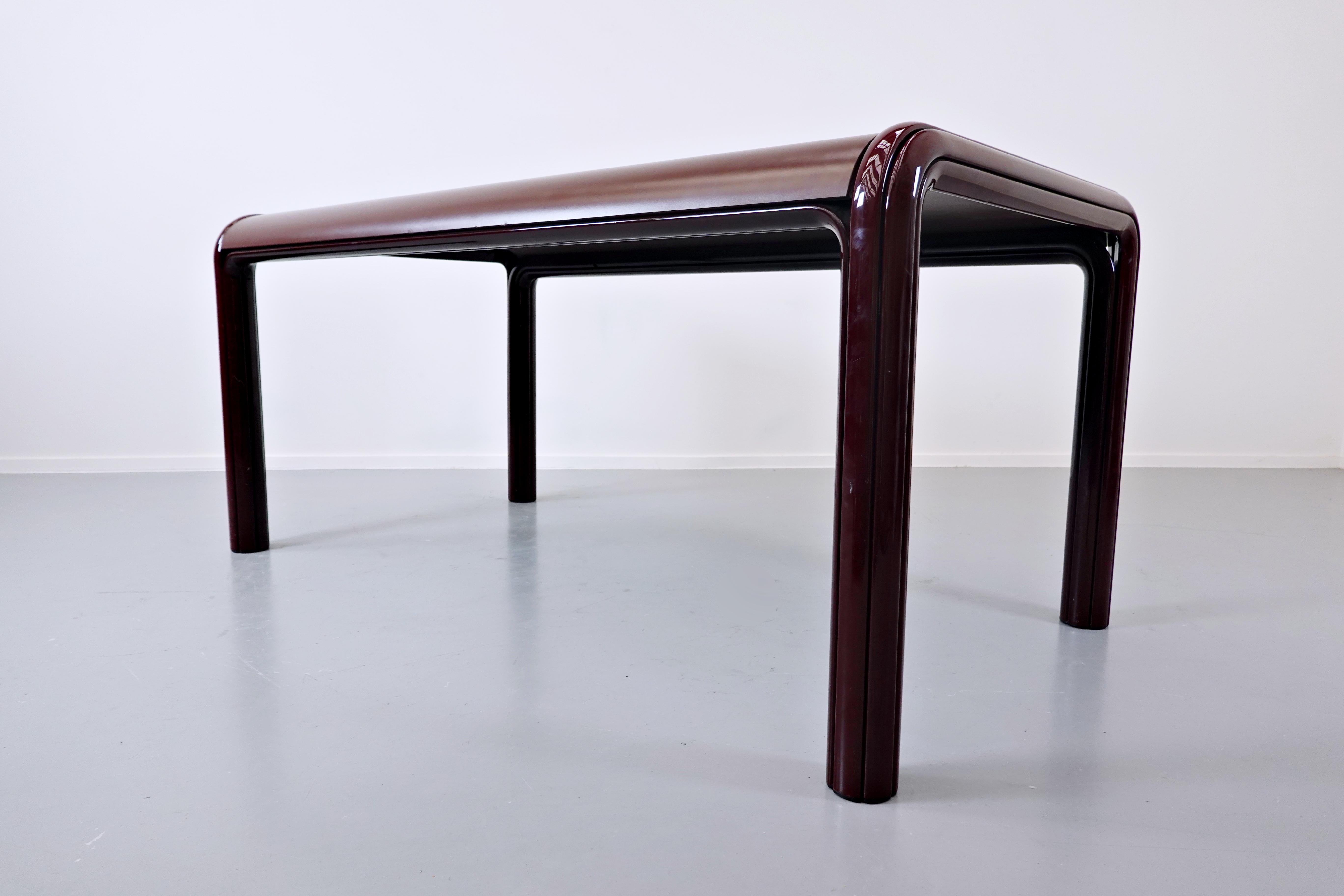 Gae Aulenti, roter Mid-Century Modern-Tisch für Knoll International (Metall) im Angebot