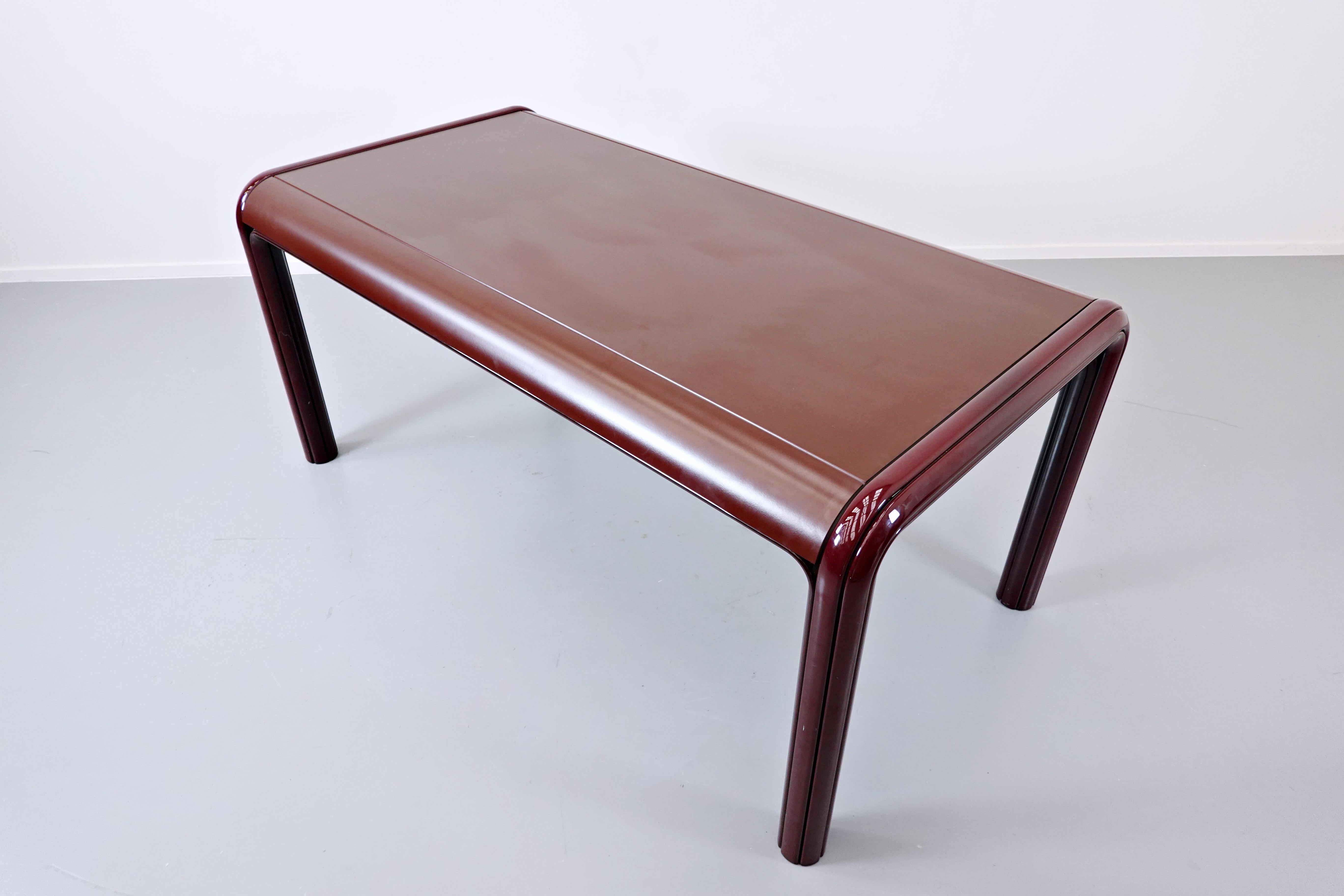 Gae Aulenti, roter Mid-Century Modern-Tisch für Knoll International im Angebot 2