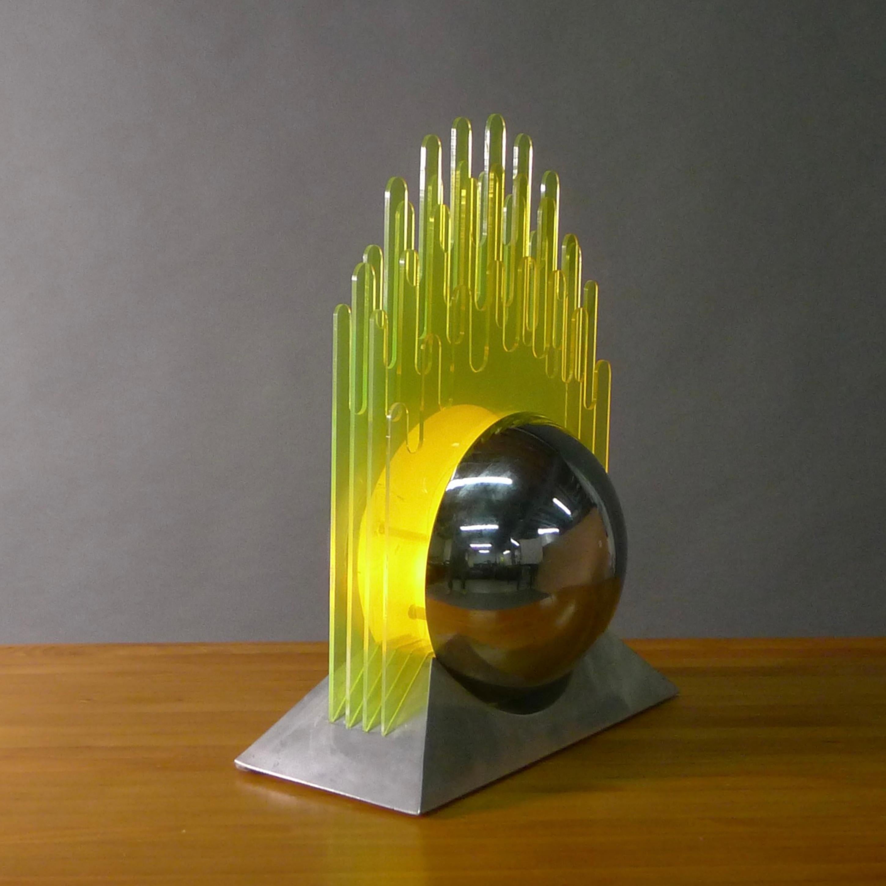 Gae Aulenti, Table Lamp, yellow plexiglass and chromed metal, Italy, circa 1970 In Good Condition For Sale In Wargrave, Berkshire