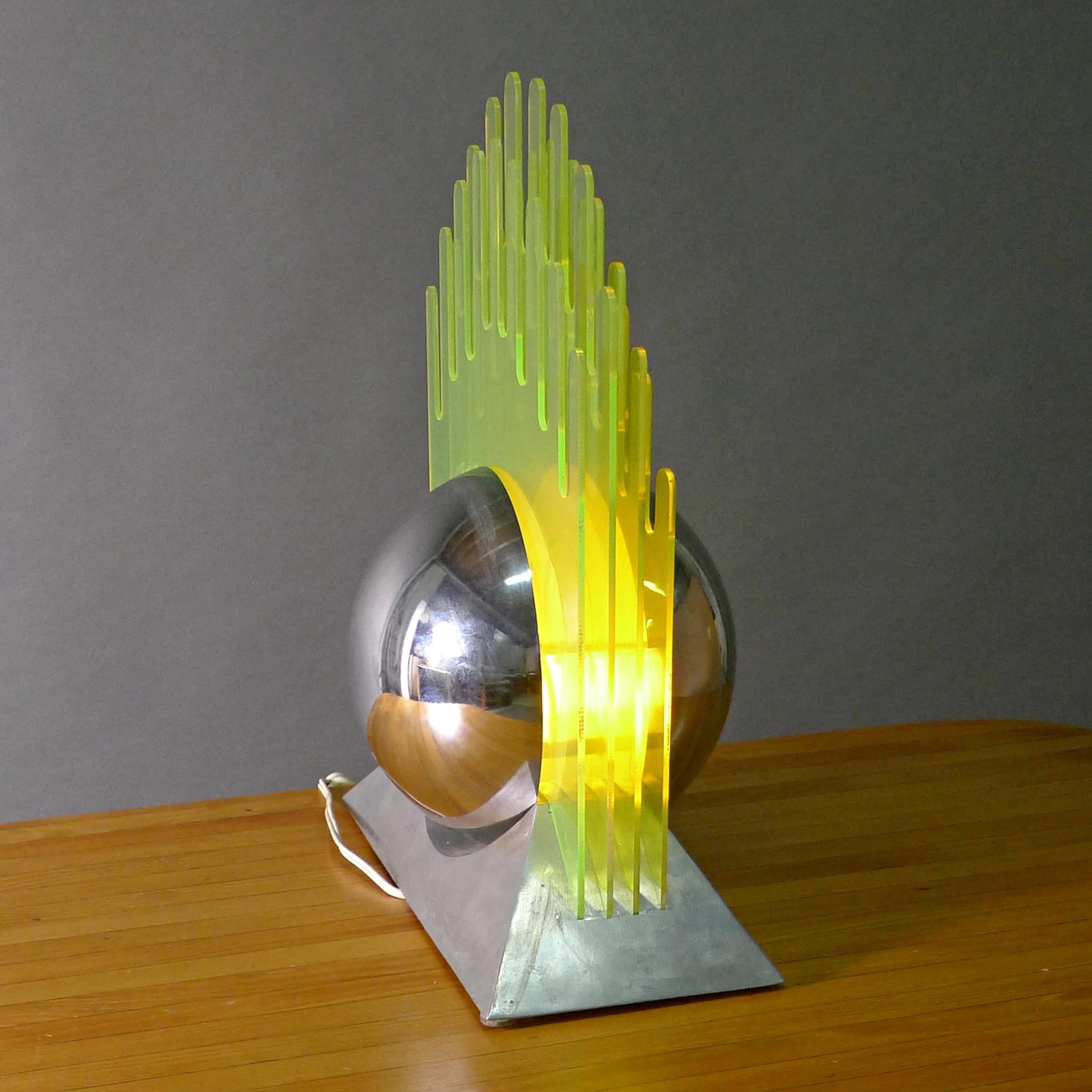 Metal Gae Aulenti, Table Lamp, yellow plexiglass and chromed metal, Italy, circa 1970 For Sale