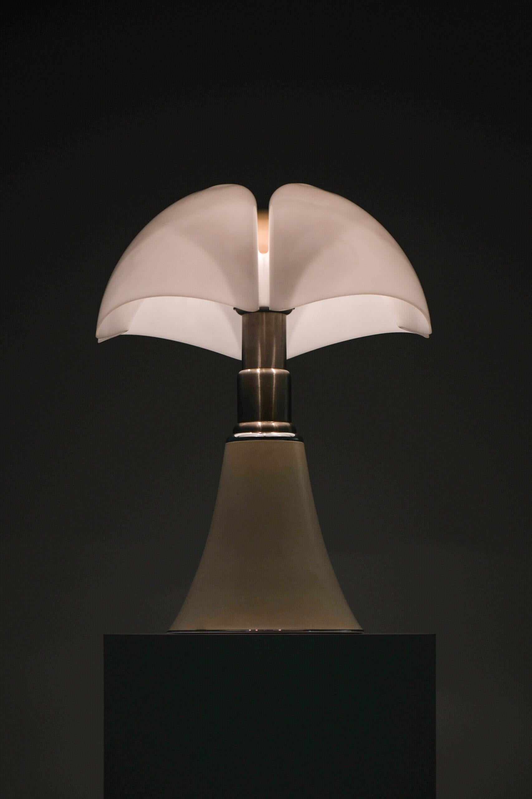 Italian Gae Aulenti Table Lamps Model Pipistrello Produced by Martinelli Luce For Sale