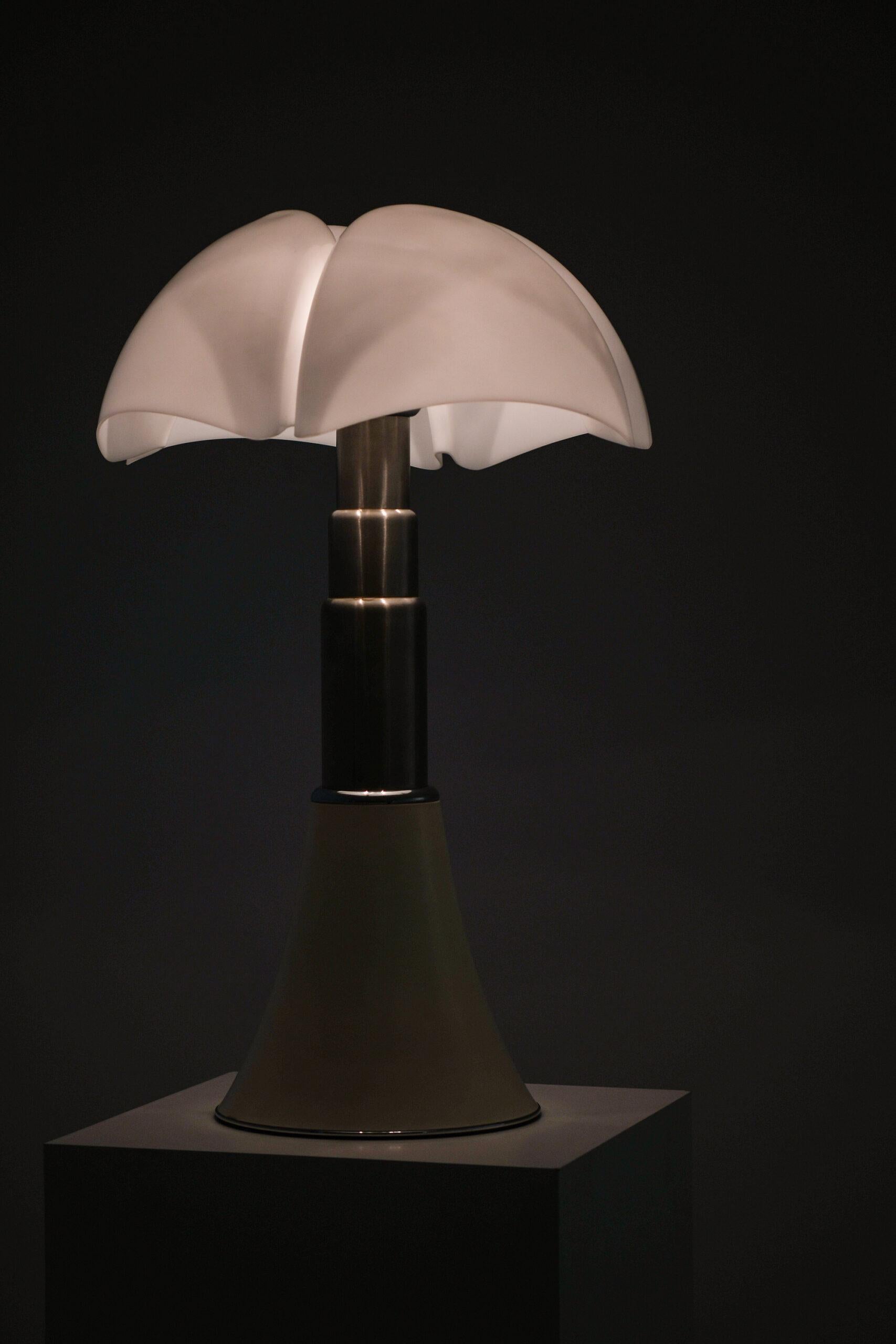 Milieu du XXe siècle Lampes de table Gae Aulenti modèle Pipistrello produit par Martinelli Luce en vente