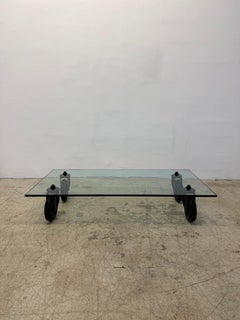 Gae Aulenti Tavolo Con Ruote Tavolino basso in vetro con rotelle per Fontana Arte