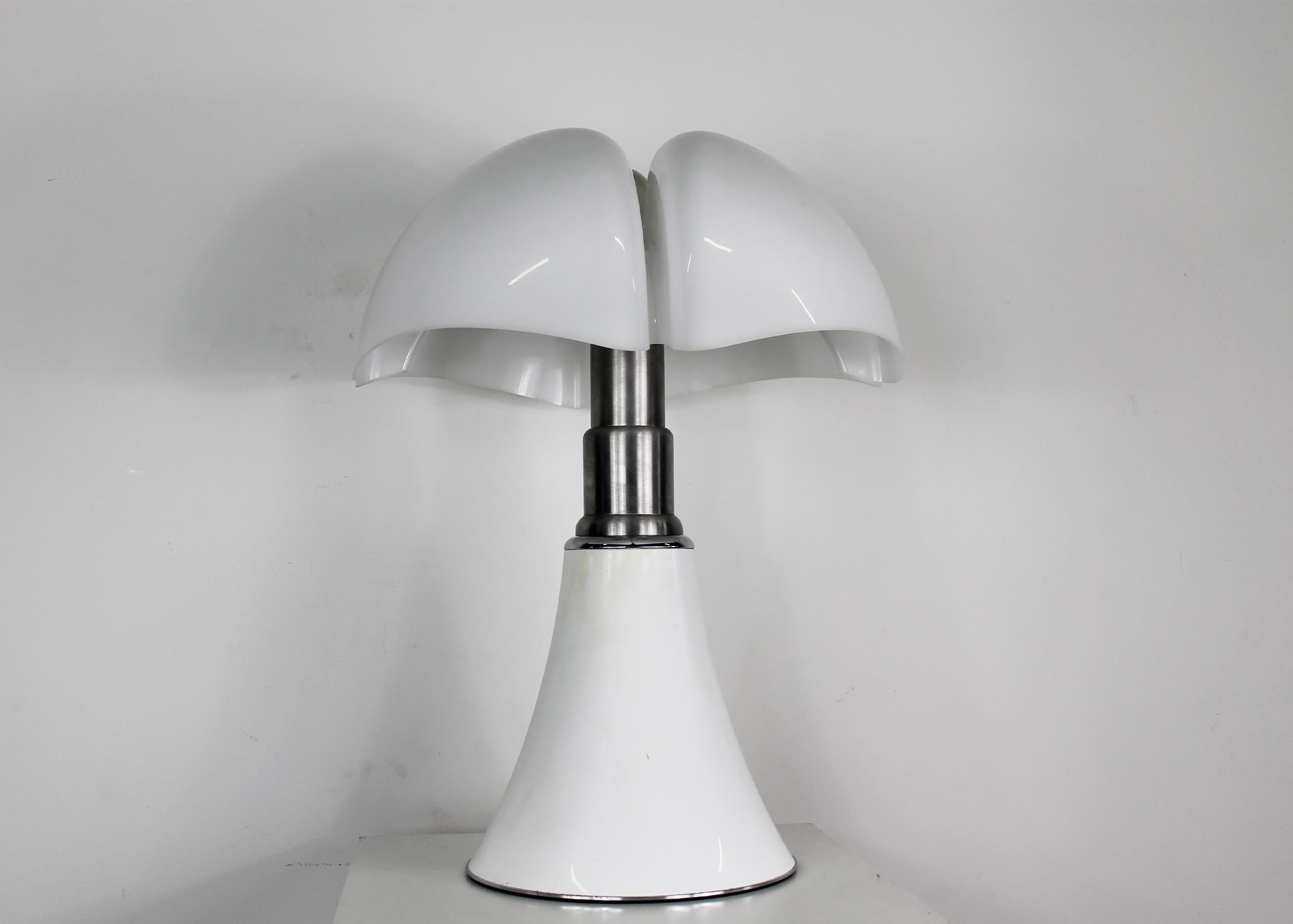 Gae Aulenti Weißer Pipistrello-Tisch oder Stehlampe von Martinelli Luce 1965, weiß (Italienisch) im Angebot