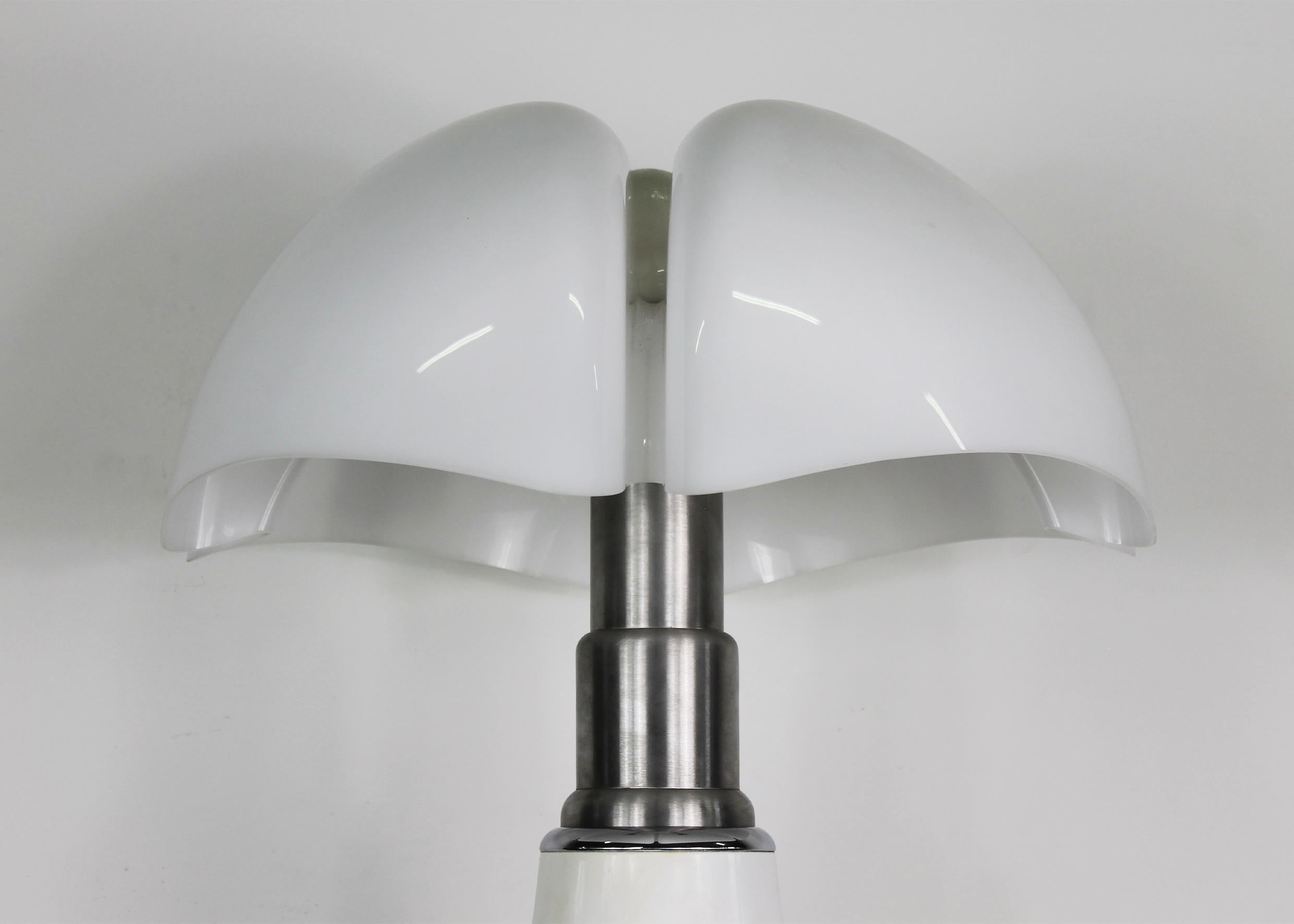 Gae Aulenti Weißer Pipistrello-Tisch oder Stehlampe von Martinelli Luce 1965, weiß (Lackiert) im Angebot