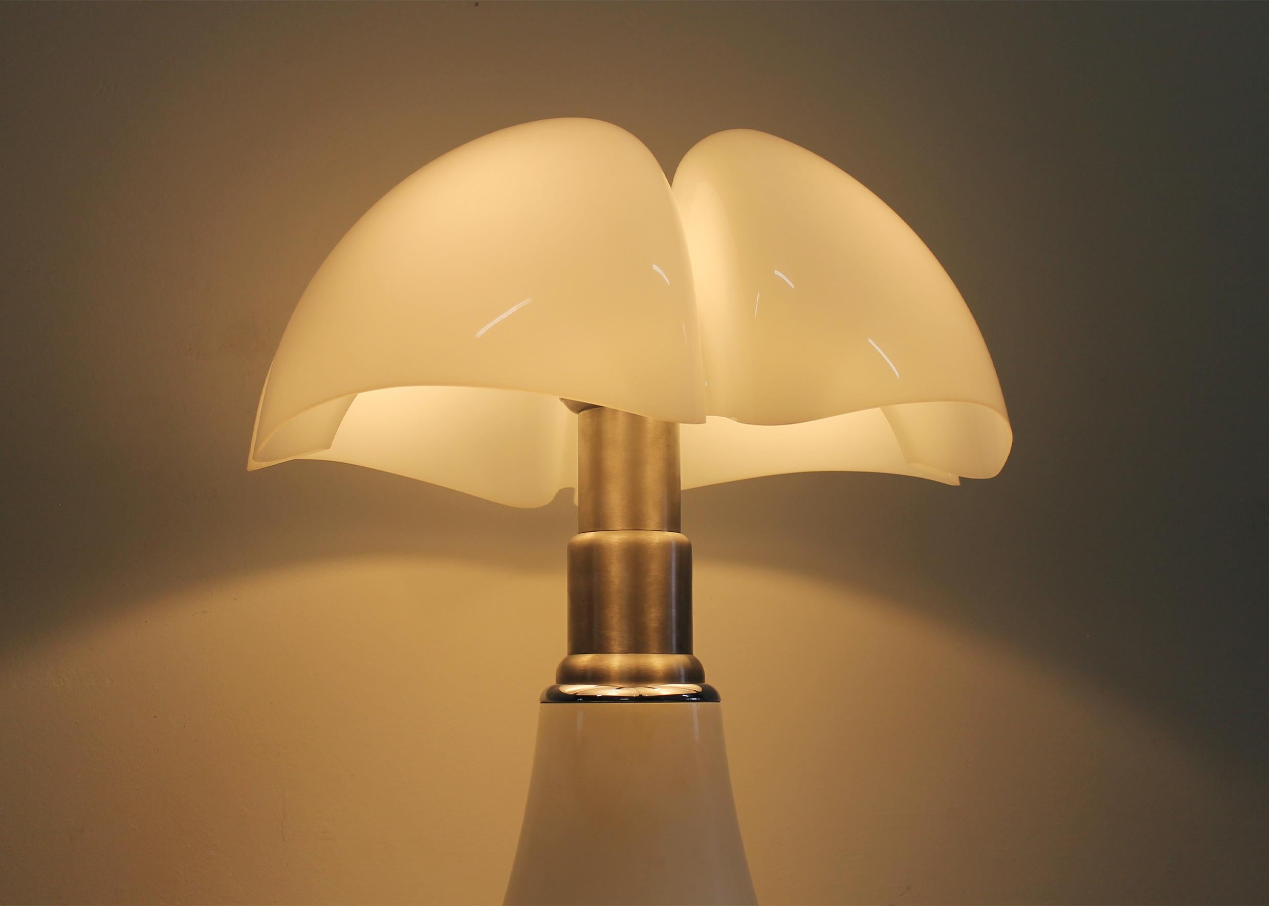 Gae Aulenti Weißer Pipistrello-Tisch oder Stehlampe von Martinelli Luce 1965, weiß (Aluminium) im Angebot