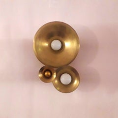 Brass wall light fixture with staggered opaline diffusers
