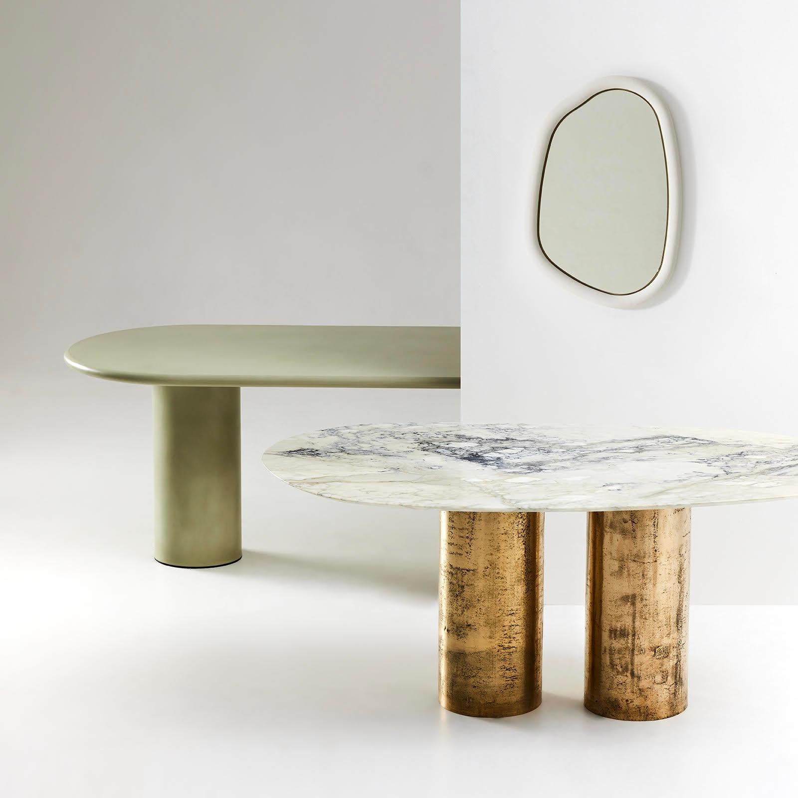Gaelle mirror by Philippe Colette
Dimensions: D 60 x H 90 cm
Materials: mineral lime plaster.
With or without indirect lighting.
All shapes and sizes can be customized. Wide range of colors.




