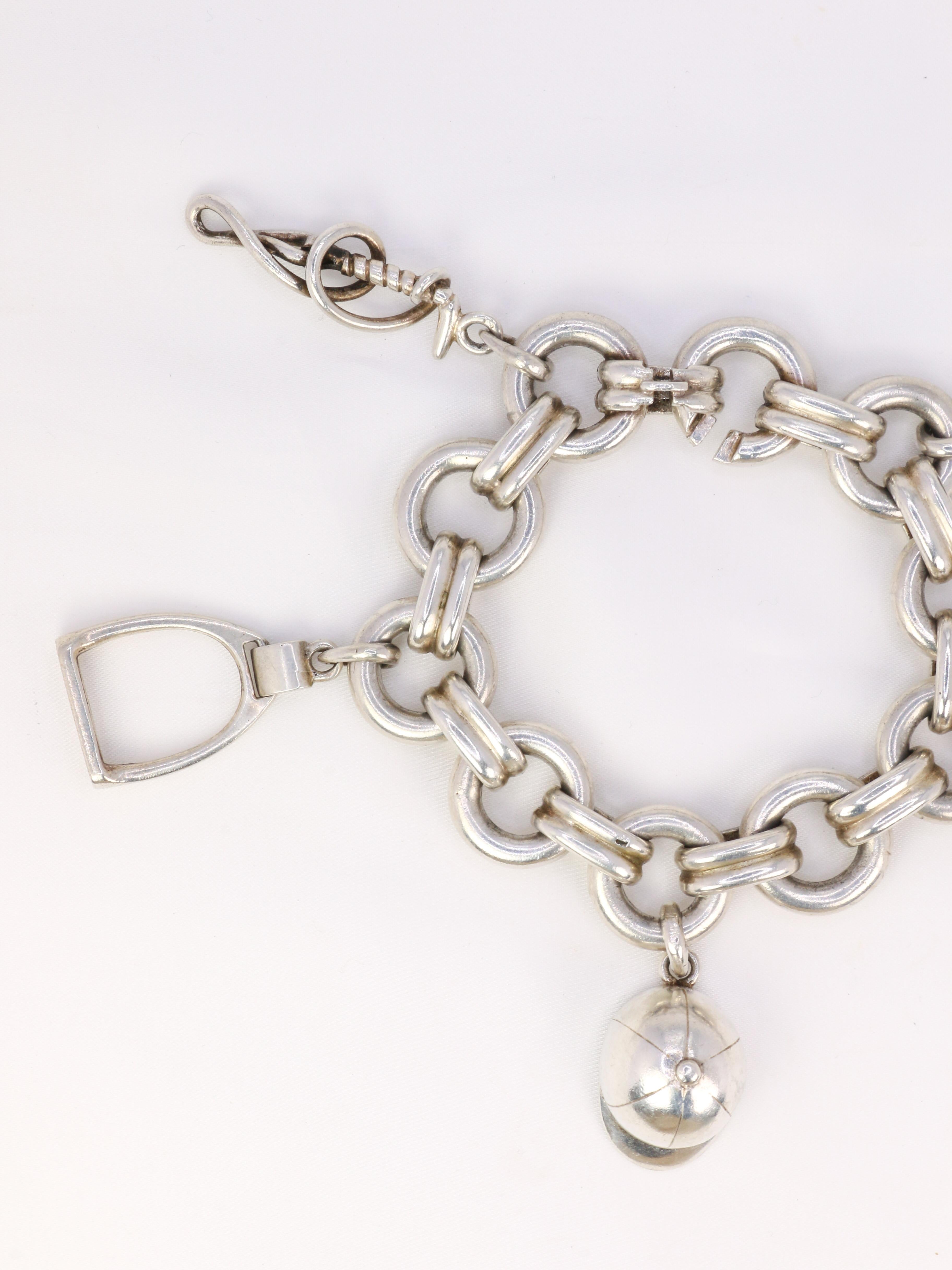 Gaétan de Percin (att. to HERMES) Silver bracelet and equestrian charms  In Good Condition For Sale In PARIS, FR