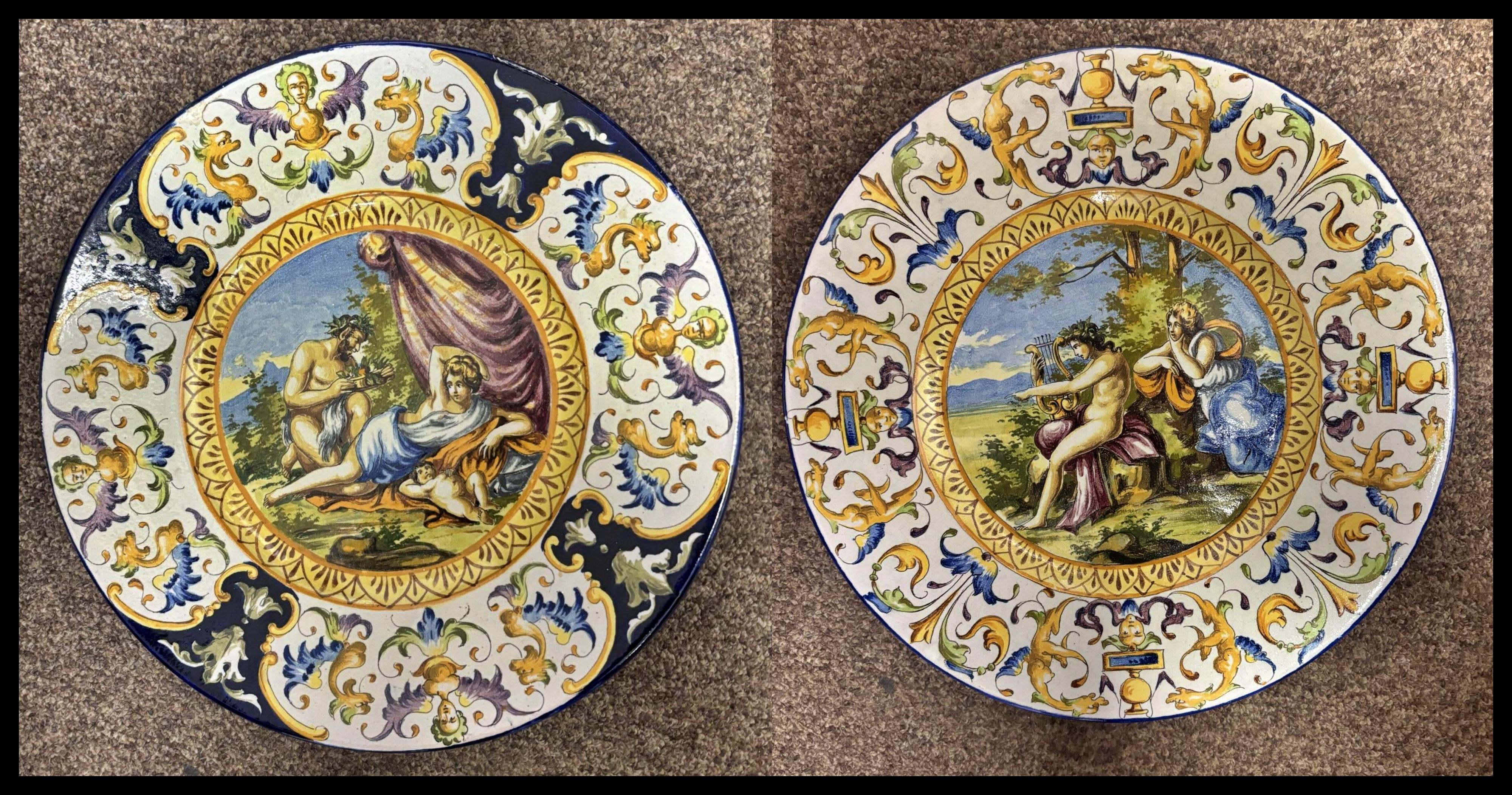 Coppia di piatti grandi
Gaetano Battaglia XIX secolo
in terracotta decorata con scene mitologiche Italia (Napoli)
Diametro 35 cm
buone condizioni