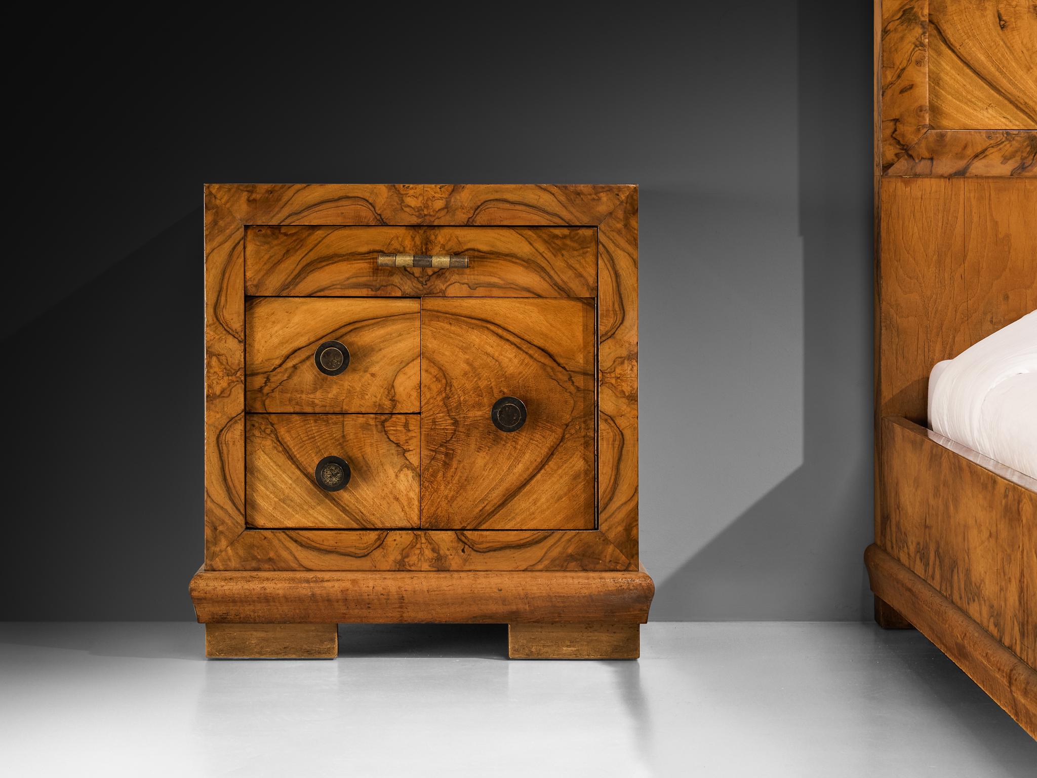 Art déco Gaetano Borsani pour Atelier Borsani Varedo Ensemble de chambre à coucher en ronce de noyer et laiton en vente