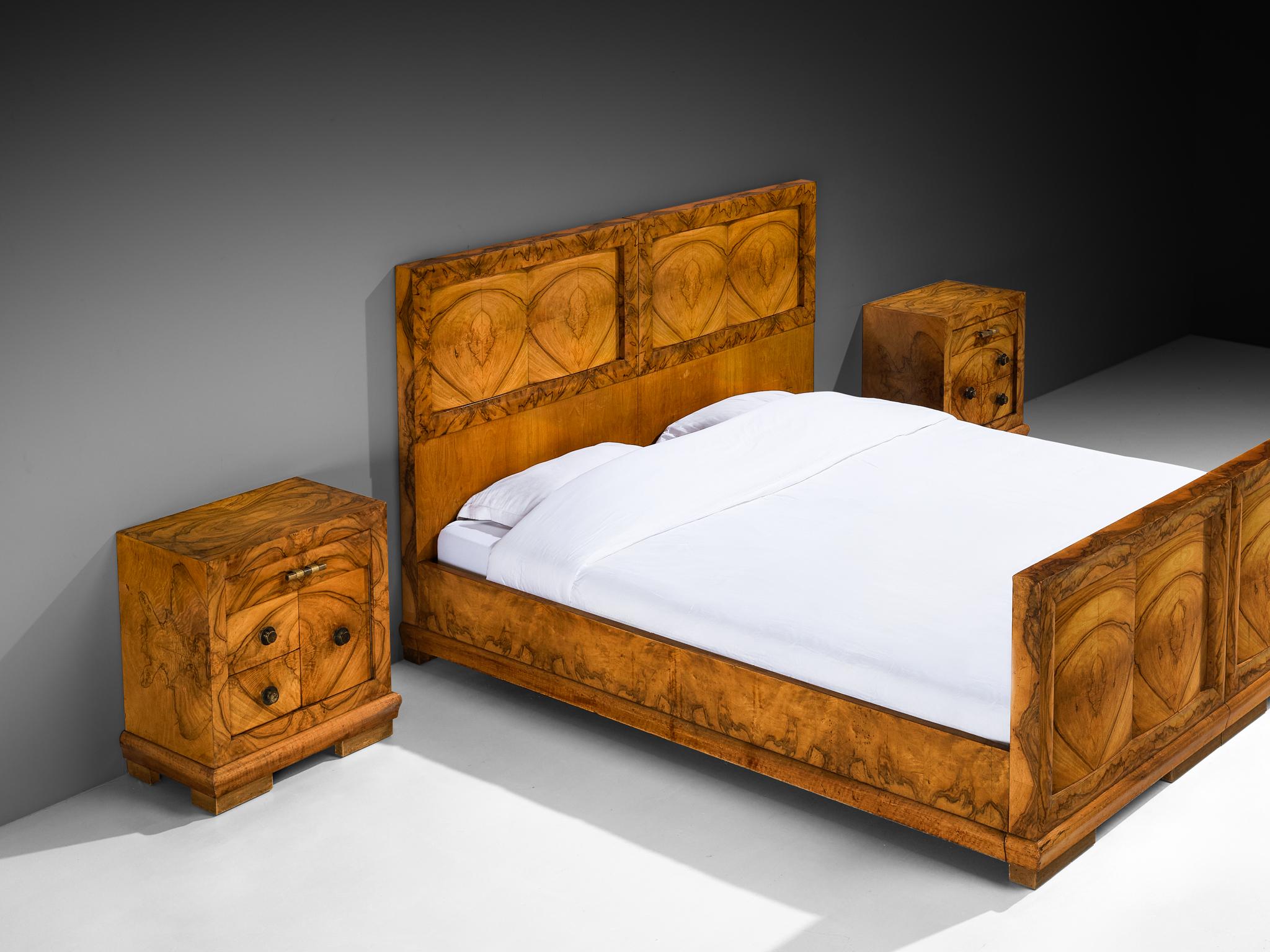 Gaetano Borsani pour Atelier Borsani Varedo Ensemble de chambre à coucher en ronce de noyer et laiton Bon état - En vente à Waalwijk, NL