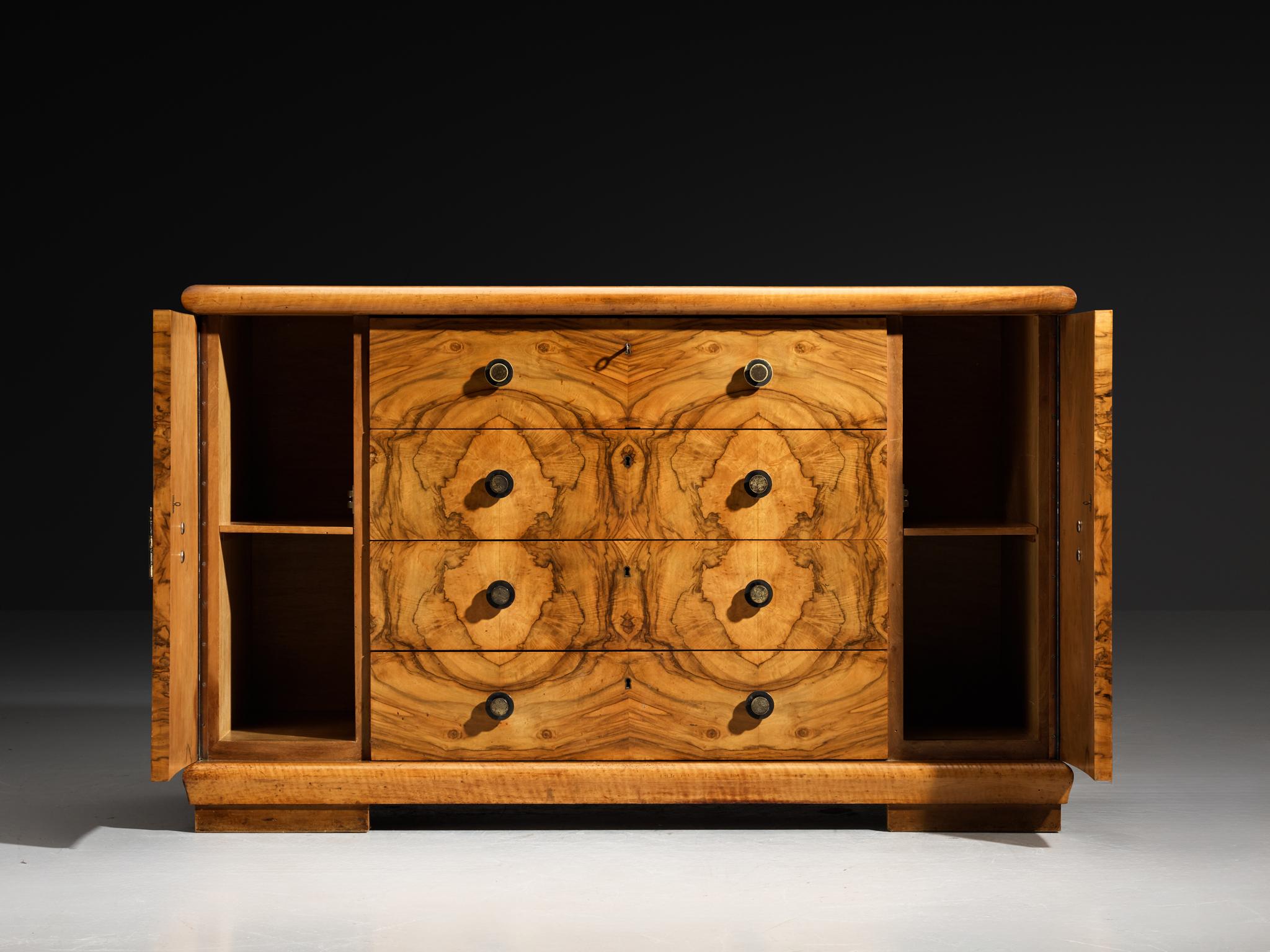 Gaetano Borsani per Atelier di Varedo Cassettiera in radica di noce e noce in vendita 1