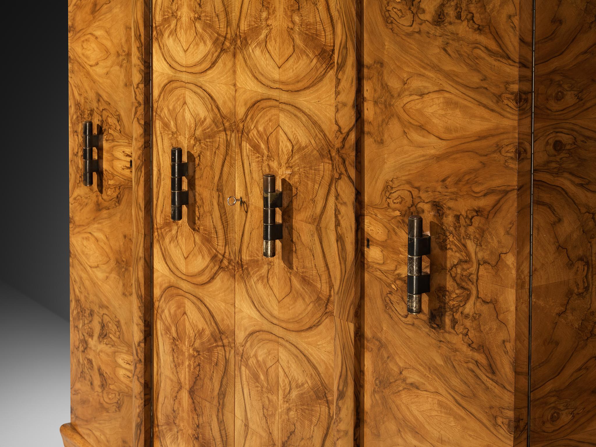 Italiano Gaetano Borsani per Atelier Borsani Varedo Armadio o Credenza in vendita
