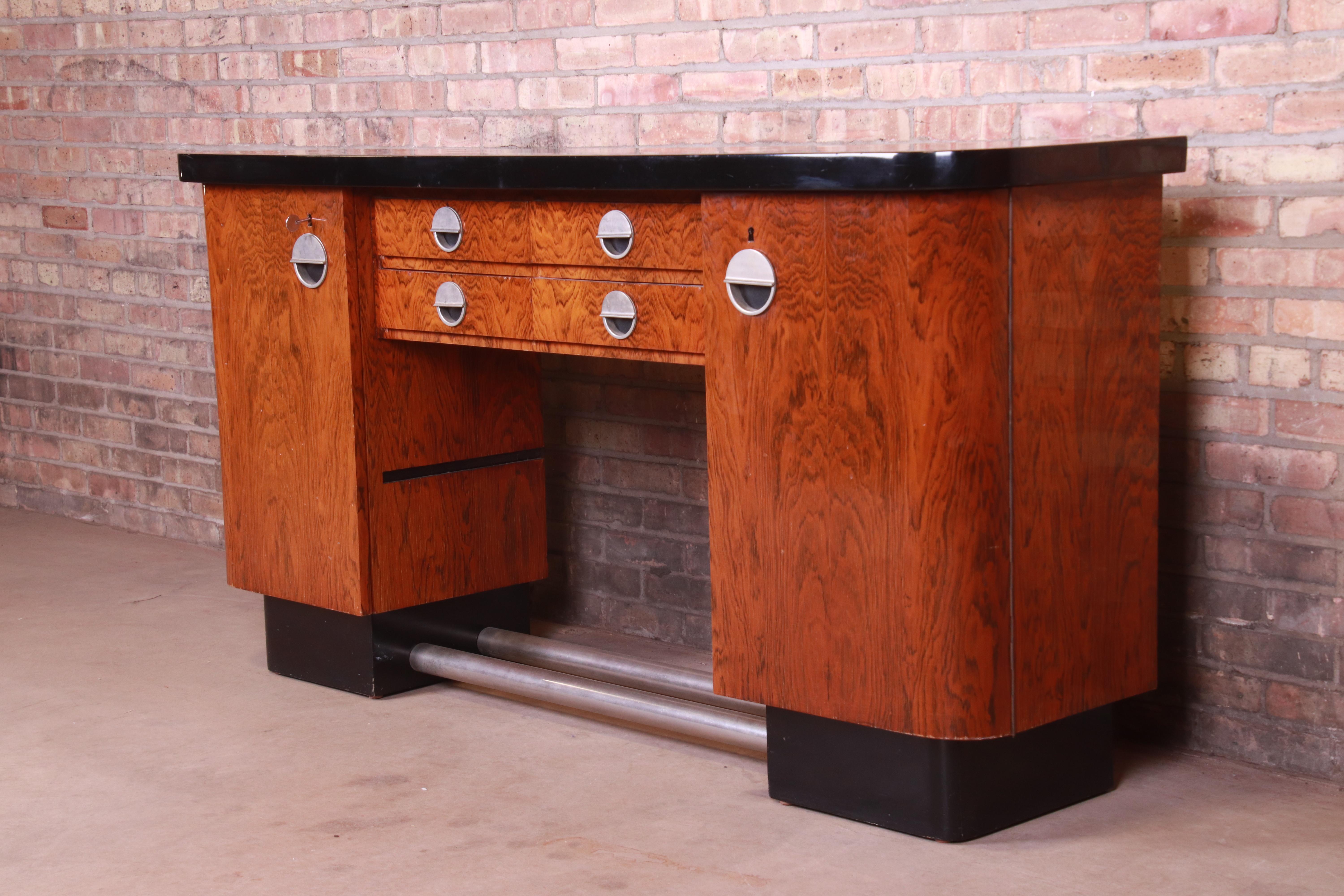 Gaetano Borsani Italian Art Deco Rosewood Sideboard or Bar Cabinet, 1930s In Good Condition For Sale In South Bend, IN