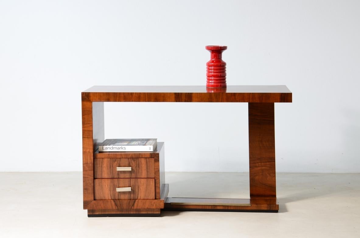 
COD-2740
Gaetano Borsani Varedo

Elegant writing desk in Italian Rationalist Style with lateral upright and two drawers on bottom, continuous band footboard that extends vertically to support the top.

ABV Borsani Varedo manufacture, ca.