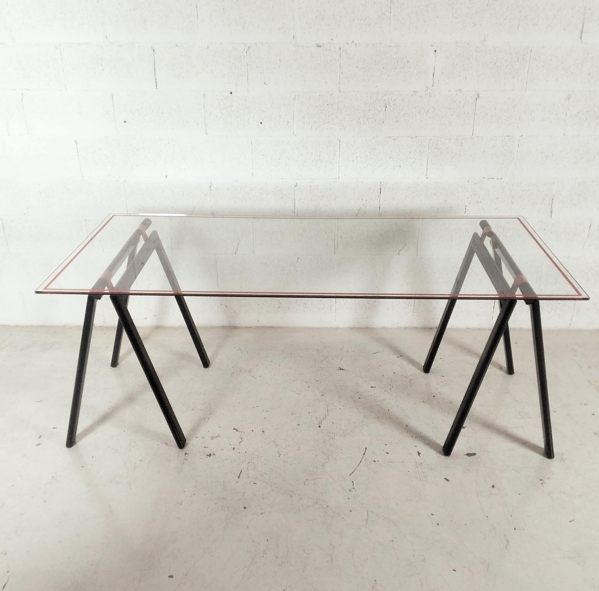 Schreibtisch aus Glas von Gaetano von Gae Aulenti für Zanotta, 70er-Jahre (Ende des 20. Jahrhunderts) im Angebot