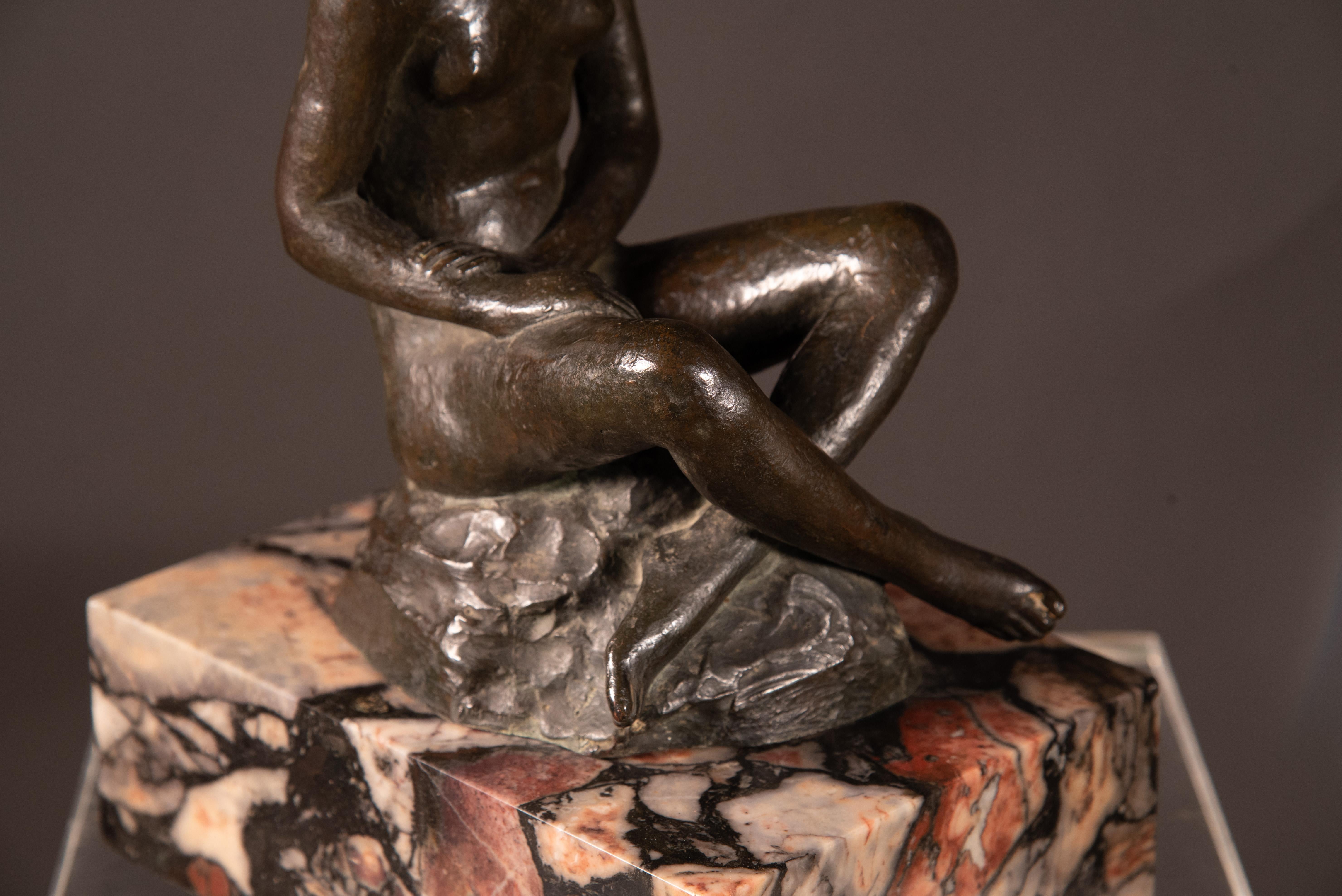 Scultura in bronzo firmata Art Decò degli anni '20, nudo di donna in vendita 8