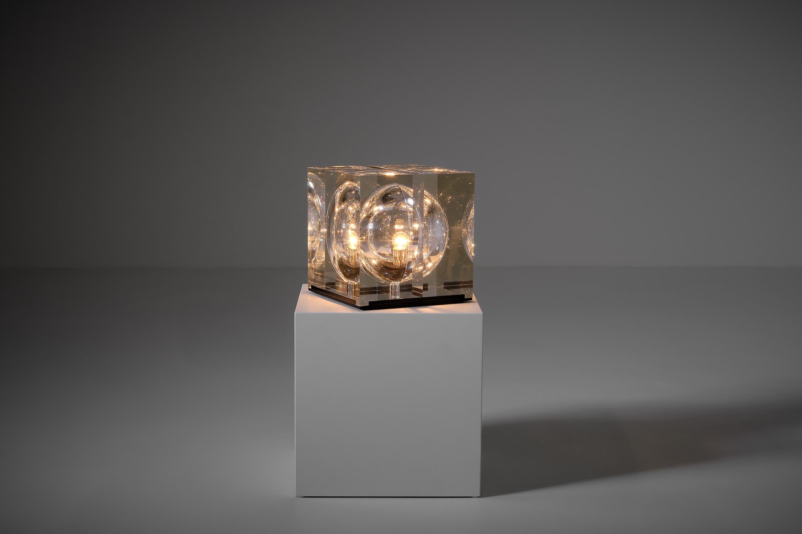 Lucite Gaetano Missaglia Acrylic ‘Cubo’ Table Lamp, 1970s