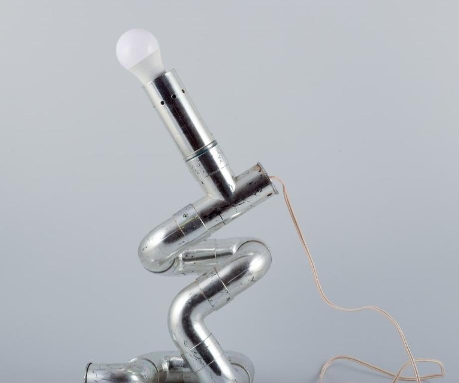 Fin du 20e siècle Gaetano Missaglia, designer italien Lampe de table Rombo composée de tuyaux. en vente