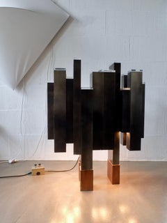 Lampe sur pied « Scultura » de Gaetano Missaglia, aluminium et bois, 1960
