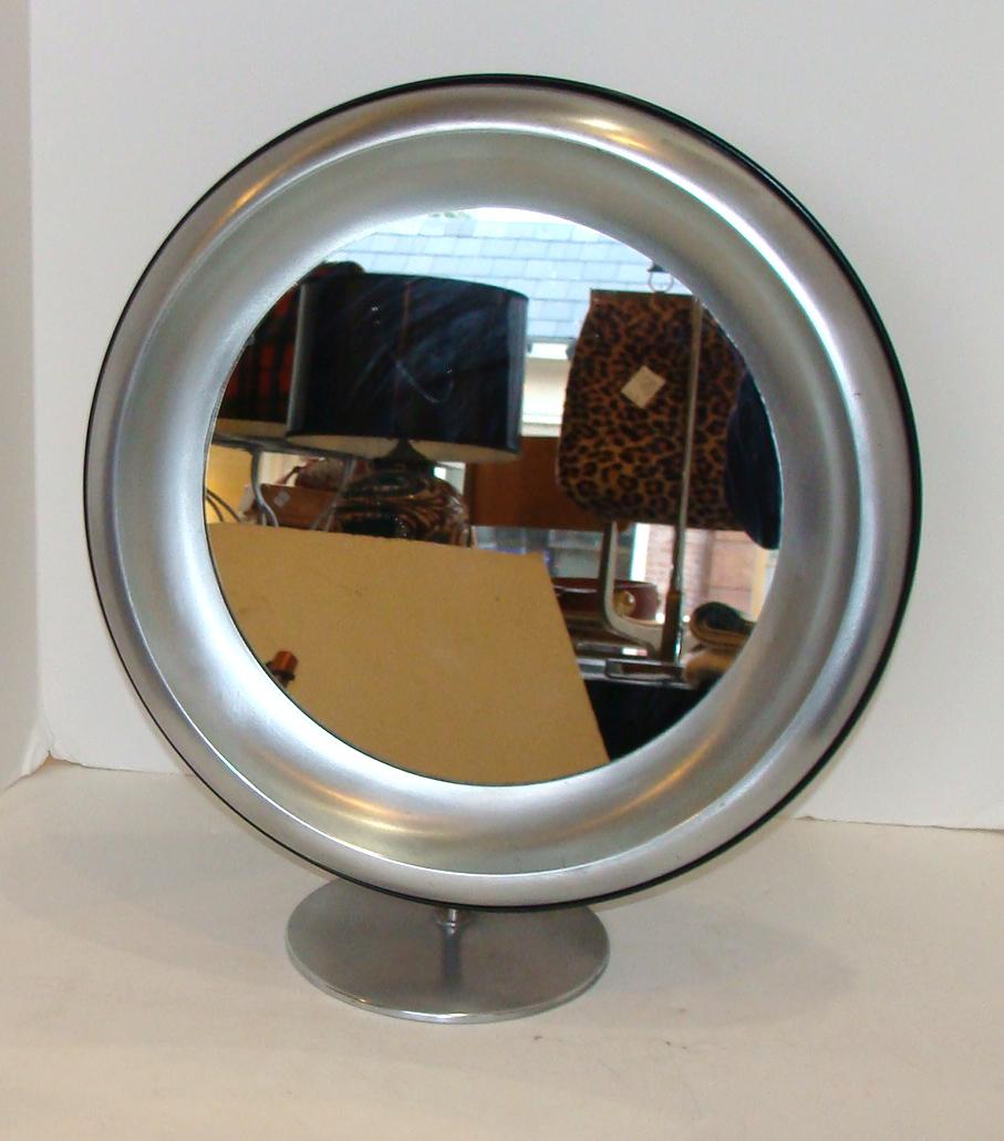 Gaetano Missaglia Tabletop Mirror In Good Condition For Sale In Lambertville, NJ
